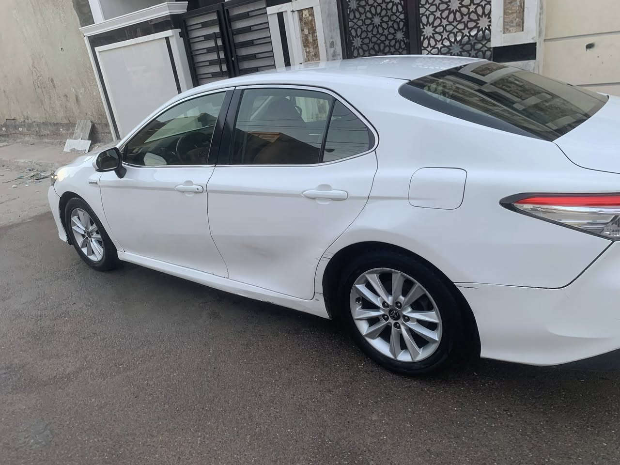 السـلام عليـكم كامري تكسي دبي موديل 2018معلاية 2023 للبيع  او المراوس BYDالسيارة كفالة كير ومكينة بس عندي ضعف بالخلايا مال بطارية السياره نضيفه ومصروف عليه شادلها ويل كب وتايرات جدد السيارة بدون غرق ولا حادث بس عندي الايت الجامة مالته مكسوره رجع عليه ابو جكسارة بالهوك مال سحب كسرلي الايت وشويه من الدعامية رجعته فايبر ولايت شغال بس يرادله جامة مكان السيارة بغداد حي الجهاد السعر 135وبيه مجال للاستفسار تعال خاص او اتصل على الواتساب 
***********
