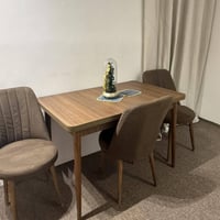 ميز طعام • خشب • قليل مستعمل