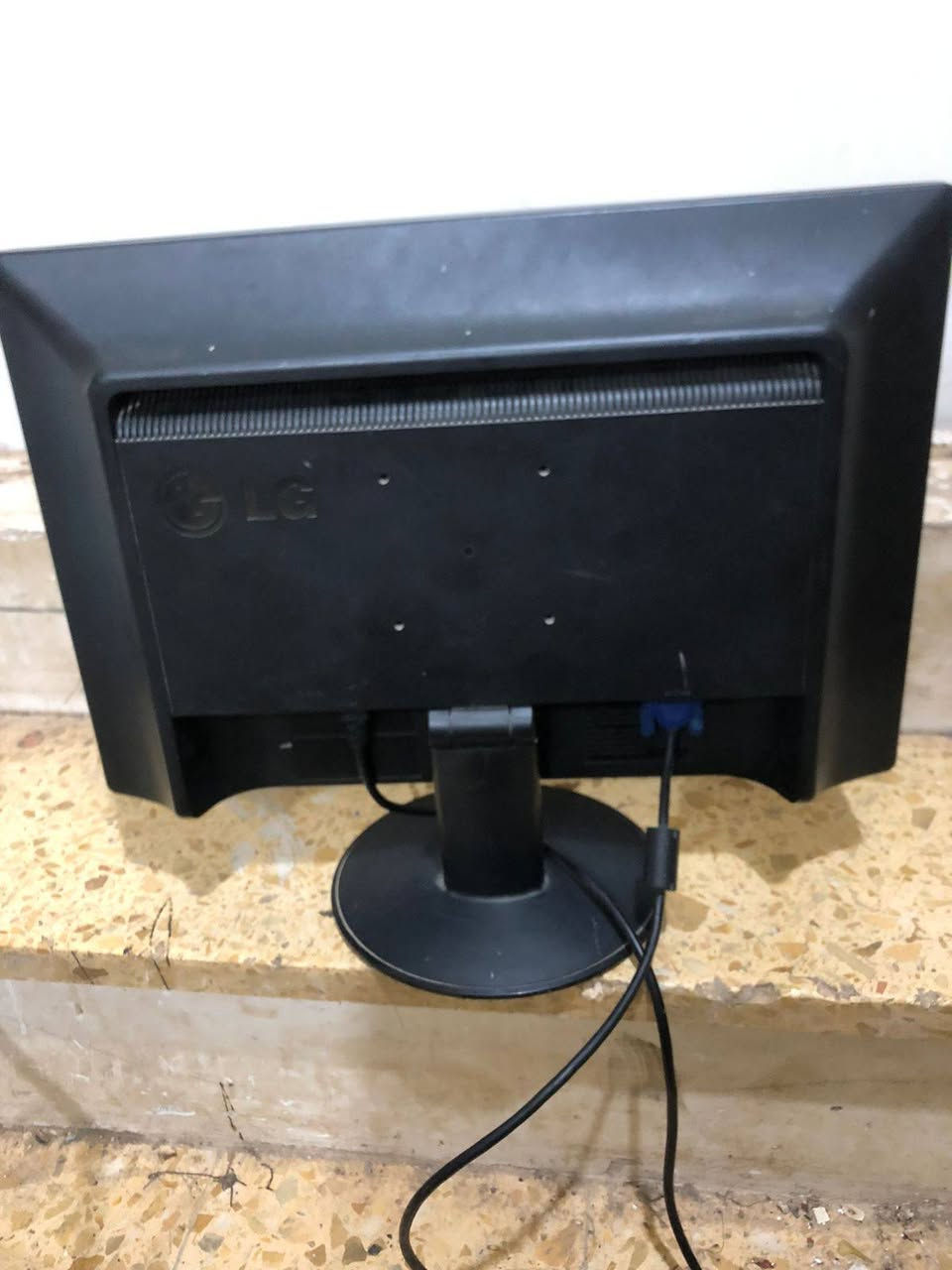 السلام عليكم شاشه دل قديمه مستعمله استخدام نضيف بس بي ضربه بالشاشه بس مامأثره على الصوره شغاله السعر 40 و بي مجال خير من الله


**إذا كنت صاحب هذا الإعلان وتريد حذفه لأي سبب، رجاءا أرسل رسالة إلى الدعم الفني**