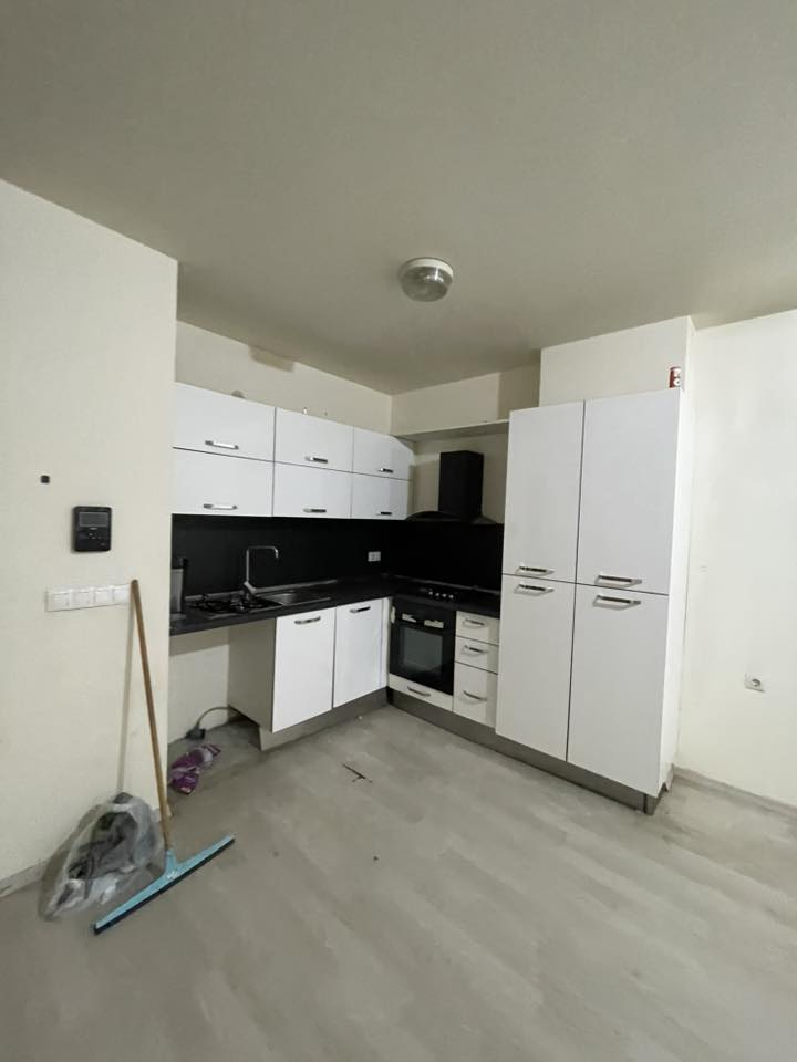 ￼شقه لليجار فارغ   
بي سبليت و كونتر طباغ 
‏عنوان طريق  كسنازان قريب مدينة العاب مجد لاند
***********
