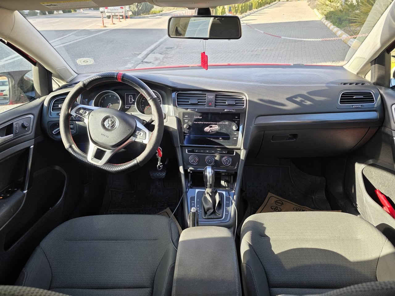 السلام عليكم للبيع
فولكس واكن كولف 
 VW Golf
موديل 2021
ماشي 46,000 ميل 
السياره مواصفاته كثيره 
 تجي محرك 1.4  تيربو يعني اقتصاديه وسريعه و بلا اي عطلات 
الکیر و مكينة بشرط 
كشنات كهرباء و تدفئة 
شاشة كبير Android Auto & Apple Carplay
الون مميز مثل رمان 
بكلايت LED
بجم زينون بلادي
كامره 
وباقي مواصفات الكولف
السياره وارد كندي
سیارة بدون اي صبوغ
فقد جاملغ امامي بيها تعديل بارد
ايرباك ستيرن سستمم بلادي
رقم اربيل تحويل مباشر 
مكان السياره سليمانية
السعر 156$ ورقه وبيه مجال بسيط
واي استفسار اني حاضر 

0770 228 7959  WhatsApp
