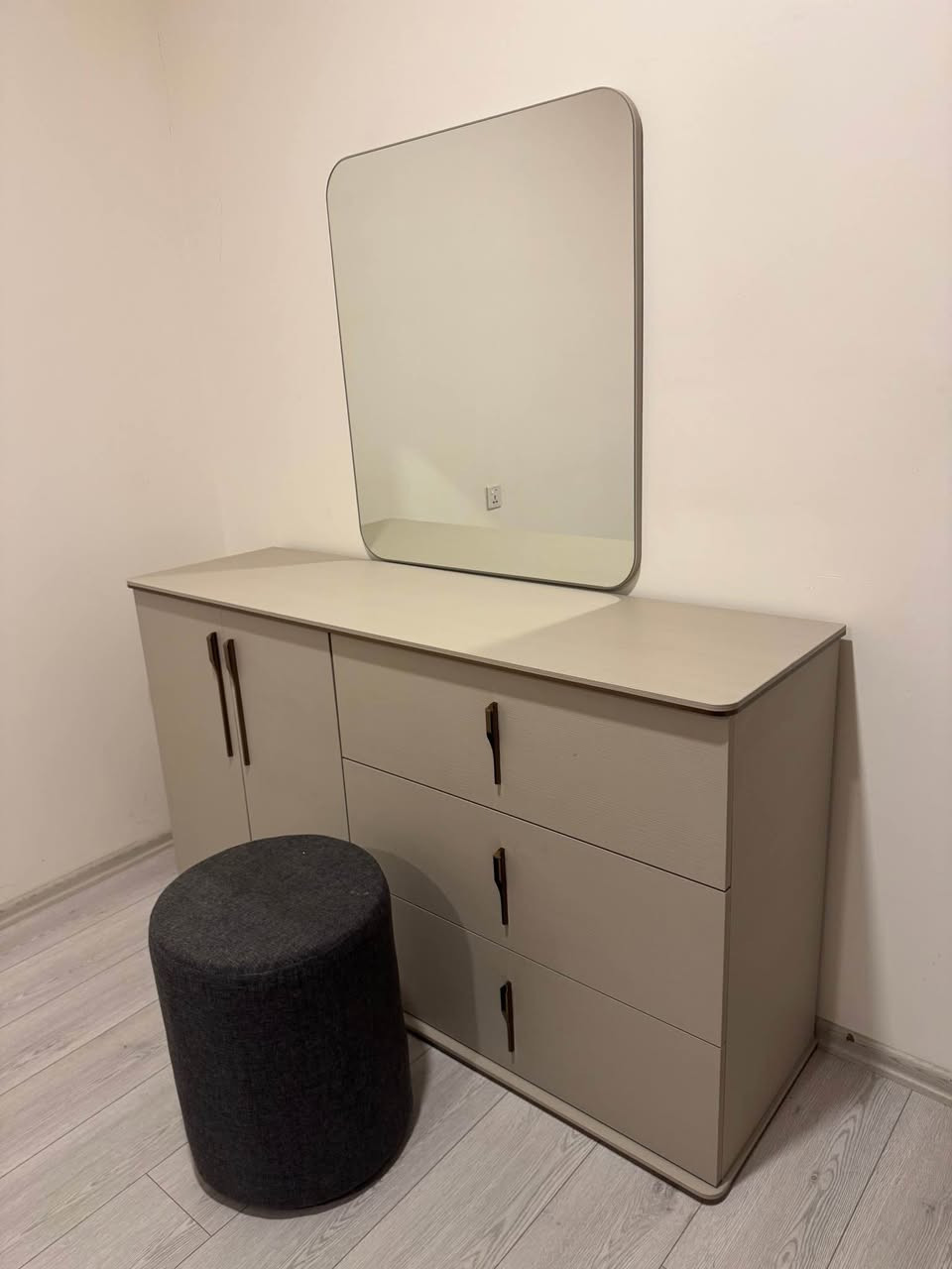 غرفة ١٠ قطع مع دوشك و مخزن تحته مستعملة شبه جديد أربيل, العراق


**إذا كنت صاحب هذا الإعلان وتريد حذفه لأي سبب، رجاءا أرسل رسالة إلى الدعم الفني**