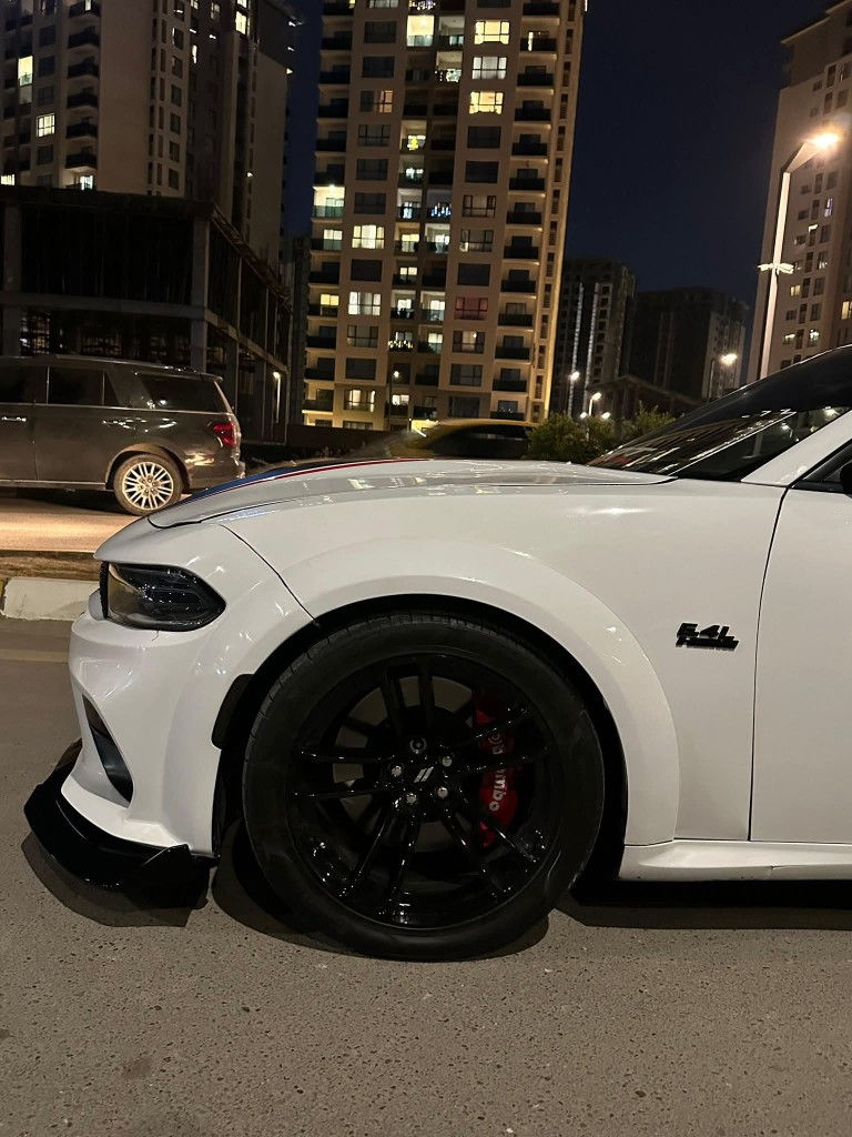 🔥 للبيع: Dodge Charger Widebody — عضلات أمريكية بشكل عدواني 🔥🤍
سيارة قوية تجمع بين الأداء العالي والتصميم الشرس، مثالية لعشاق السرعة والصوت الجبار.
المواصفات:
• Dodge Charger Widebody
• قير أوتوماتيك
• محرك قوي عالي الأداء
• Widebody Kit (هيكل عريض سبورت)
• تصميم خارجي هجومي مع خطوط رياضية
• إضاءة LED حديثة
• جنوط رياضية عريضة
• نظام عادم رياضي بصوت قوي
• ديفيوزر خلفي سبورت
• أنظمة أمان وثبات متقدمة
✨ السيارة نظيفة جداً وحالة ممتازة وجاهزة
📩 للتواصل والاستفسار: مراسلة خاصة


**إذا كنت صاحب هذا الإعلان وتريد حذفه لأي سبب، رجاءا أرسل رسالة إلى الدعم الفني**