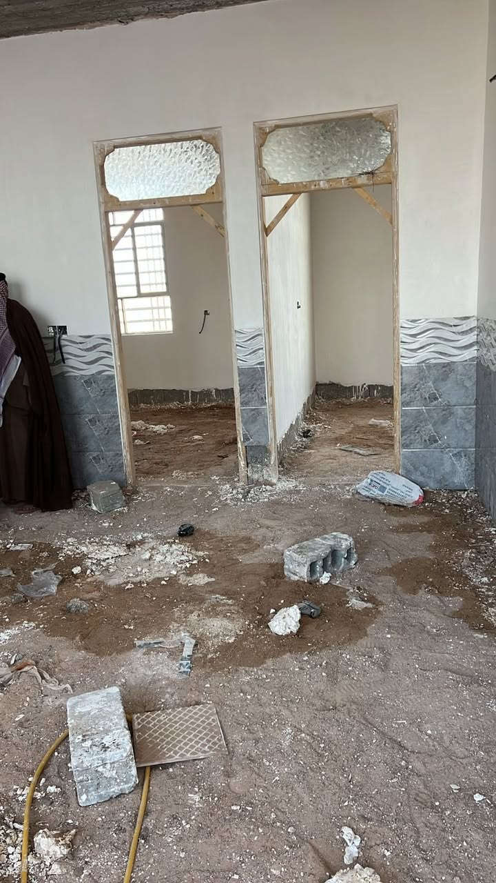 سلام عليكم
لمساحه الف متر لوجهيه 20ونزل 50لبيت ماعيز شي بس ارضيه وكهربيات شارع عرضه 15ماي وكهرب وتبليط كافت لخدمات 
***********
