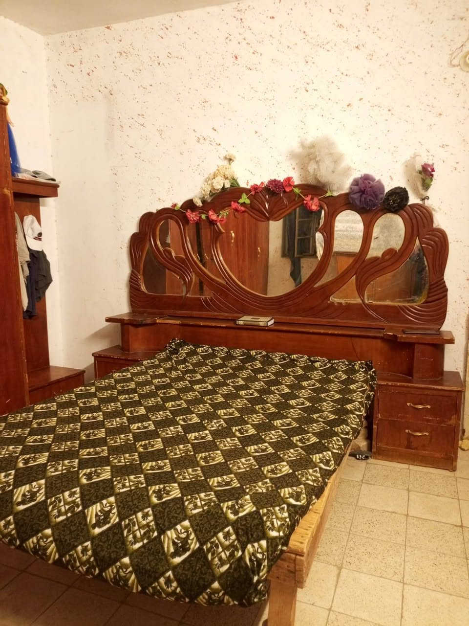 غرفة نوم للبيع مناسبه جدا بـ250 وبيها مجال لتواصل ***********
