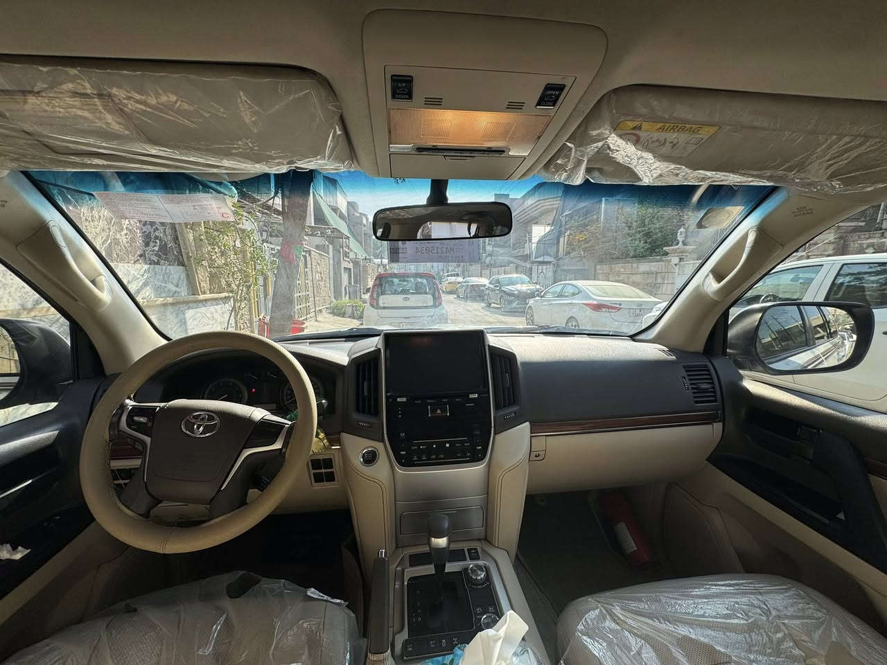 السلام عليكم
للبيع لاند كروز بريم 2018 

المواصفات 

1_ محرك 6V(4000)

2_ حساسات اماميه خلفيه

3_ كامره خلفيه

4_ سلايد 

5_ شاشتين 

6_ فور ويل

7_ انظمه تحكم 

8_ مري شفط

9_ جام أوتو

10_ تجوة ثلاجه 

11_ تحكم ستيرن

12_ مري نيكل

13_ مثبت سرعة

14_ ثلاث قطع تبريد

وبعد هوايه مواصفات معروفه البريم  السياره مكفوله عدة باب السايق مبدل بلادي الأصلي و بارد بالجاملغ الخلفي السعر 480 للاتصال والاستفسار على الرقم التالي

***********
