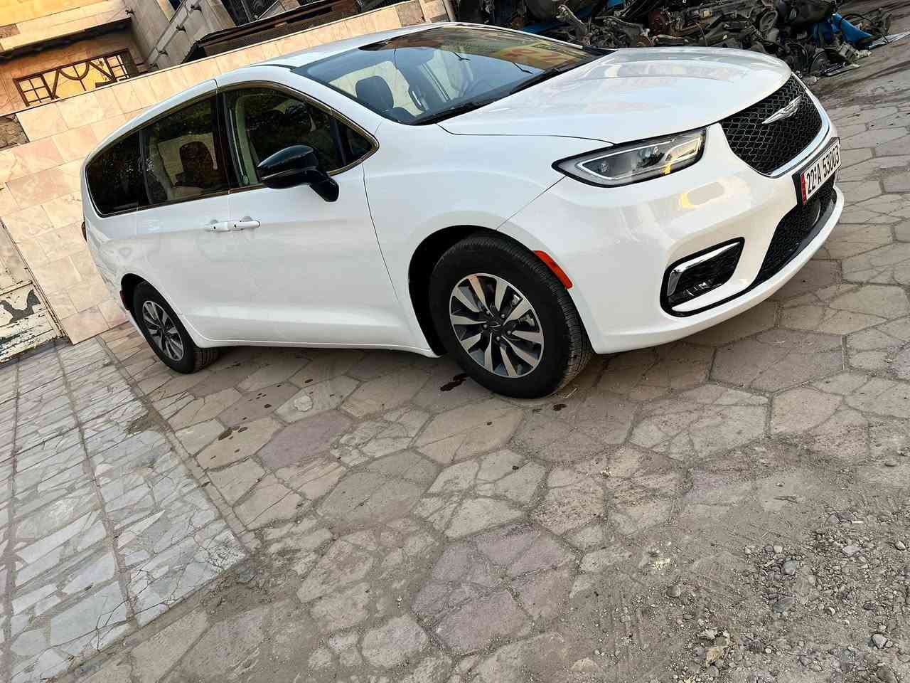 سلام عليكم
كرايسلر باسفيكا موديل 24

دخول جديد حادثه موضح في الصور 

بنيد مبدل اصلي ومصبوغ خشوم الجاملغ مصبوغ 

وربع لباب صبغ بدون دواخل ايرباك دركه وبرده 

هايبرد وبانزين السياره جاهزه عل خير حبايه 

رقم اربيل اجرة تحويل ثاني يوم 

مواصفات السياره فول عده البنراماا

اشاير مري 

مري سود 

انظمه قياده 

داخل ملكي 

تحكمات 

ماشيه 7 الف 

اضااءة ترحيب عند الاقتراب 

بوب شفط 

هواي بيه موصفات بعد 

مكينه كير حداديه عل وضع الشركة 

السعر 245 وبيه مجال حك جيتك 

الهاتف *********** 

العنوان بغداد 

مع تحياتي للجميع
