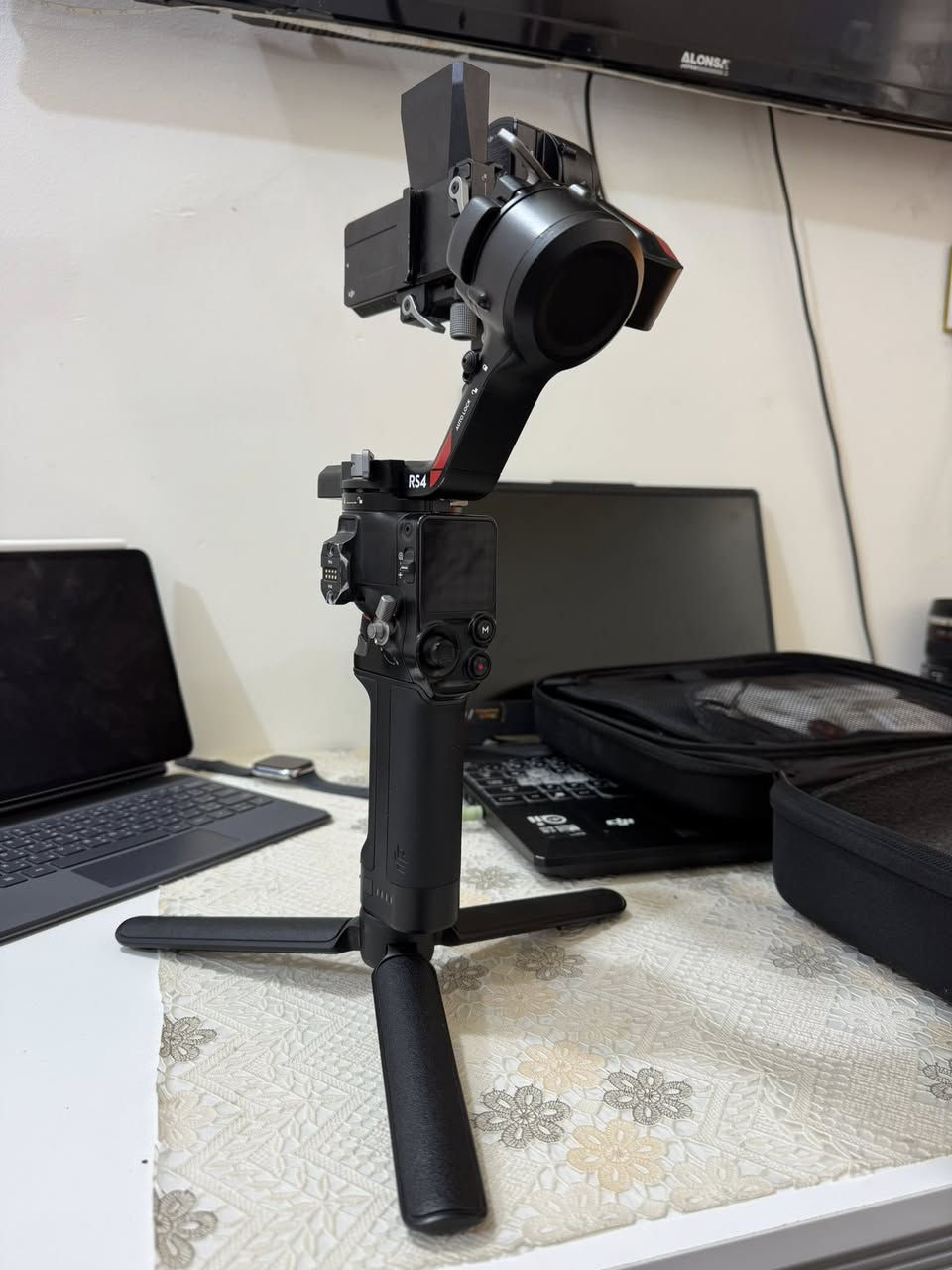 ✨ للبيع: رونين RS4 Compo
استقرار فائق | حركة سلسة | تصوير احترافي بلا اهتزاز
💥 فرصة محدودة بحالة ممتازة
📩 راسلني الآن قبل ما تفوتك الفرصة!
للاستفسار على الرقم الاتي ***********
سعرر 700
