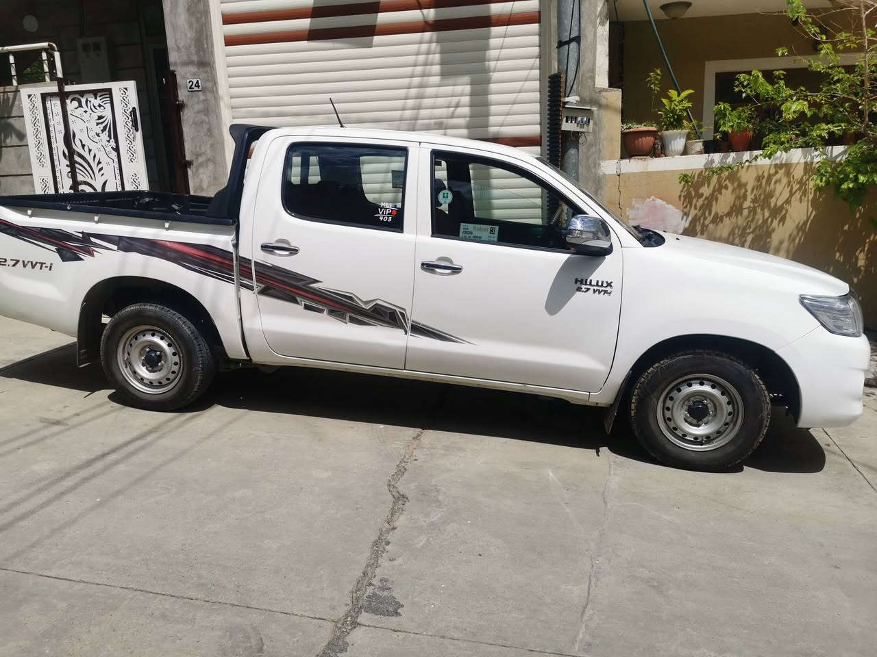 سلام عليك برایانی ئازیز
Toyota hilux 2013
 بۆ فرۆشتن، وەک لە وێنەکەدا دیارە،ئەو دوو پارچەیەی پێوەیە (بۆنیت و چەمەلەغی لای سەکن) پارچە ڕەشە

بەهۆی دەعمەوە گۆڕاوە کەمێک بەطانەی لای سەکنی گرتووە بەڵام زۆر کەمە

255 هەزار ڕۆیشتووە ،تەنها سەرقەباغی مەکینە کراوەتەوە
گێڕ و مەکینە و ئەکسل بەشەرت یەک دینار مەسرەفی تیا نیە
سەنەوی ماوەی 1 ساڵە تازە کراوەتەوە

سعری 155وەرەقە و مەجالێکی کەمی تیایە

ژمارەی خاوەنی ***********
کاکی ئەدمین گیان مەمنونم ❤️😍🌹
