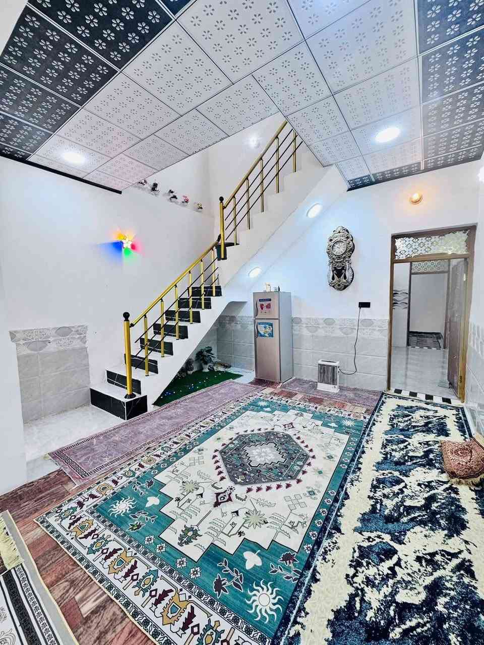 مساحة 100 متر
✅مكانه نجف مجمع بيتي مقابيل مجمع لميرات 

جميع لخدمات متوفرء 
✅ماي كهرباء مدارس 

(( سعر 67 وبي مجال ))
يتكون لبيت من غرفه 😴 
وصاله وستقبال ومطبخ وصحيات عدد ثنين ومكشوفه استفسار ***********
