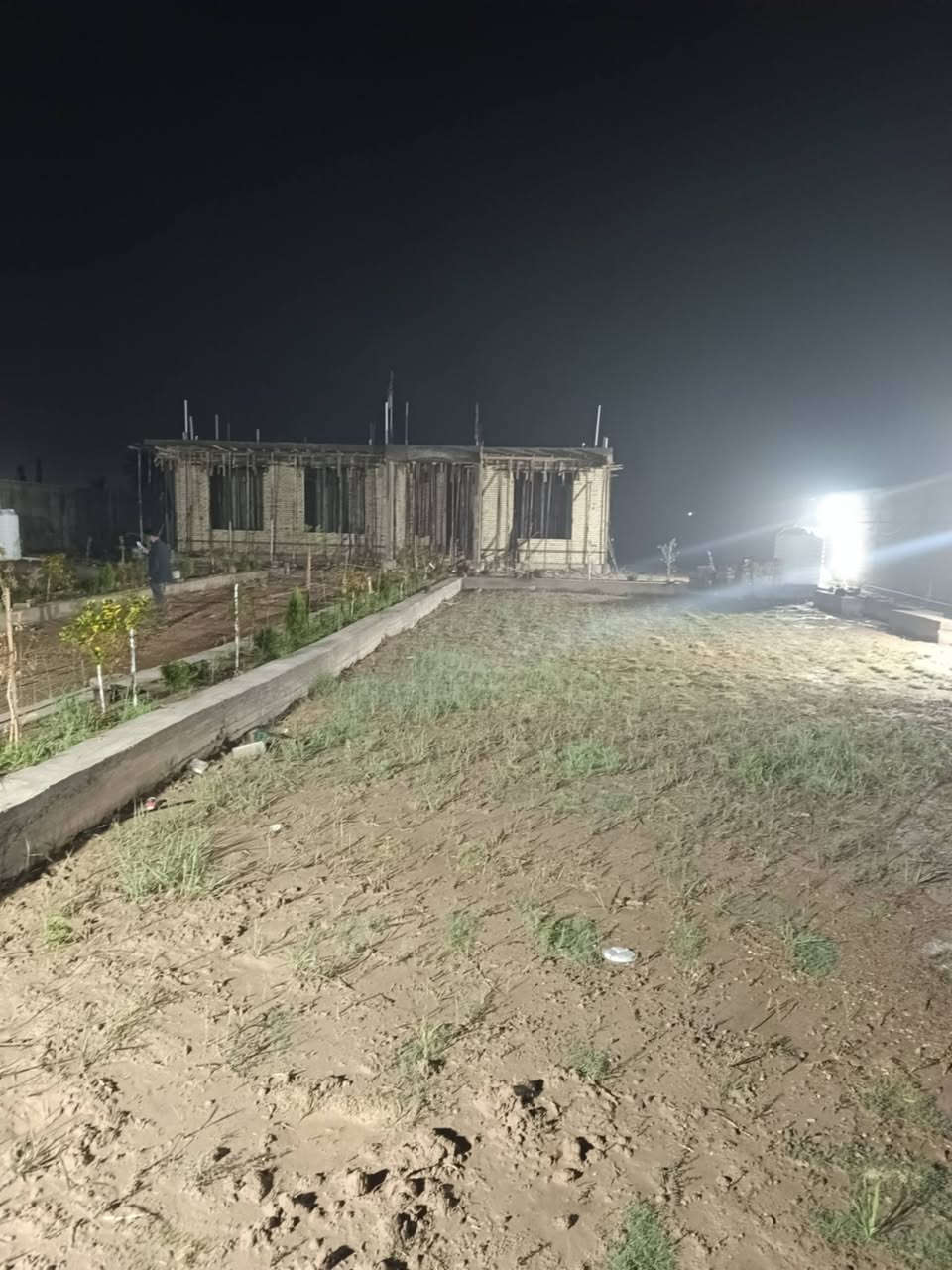 بيع دونم طابو 25 دار هيكل 400متر  #***********
