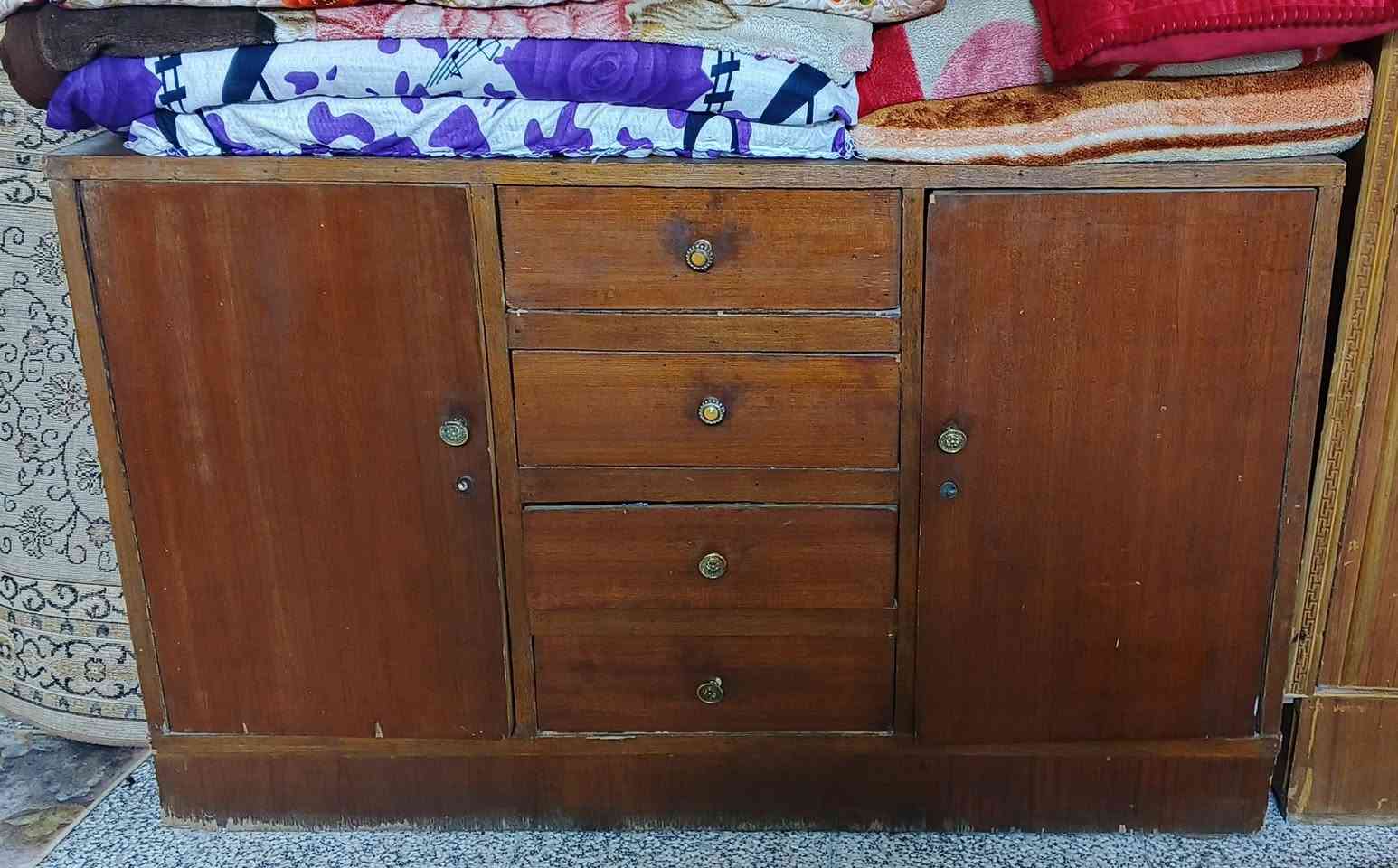 السلام عليكم عندي غراض بيت مستخدمات متكونات من 2 كناتير واحد ابو 5 طلاقات والثاني ابو 3 طلاقات + زاوية و 2 بوفيات وغساله / سعرهن كلهن 350 وبيهن مجال
العنوان: بغداد الأمين
الرقم: ***********
