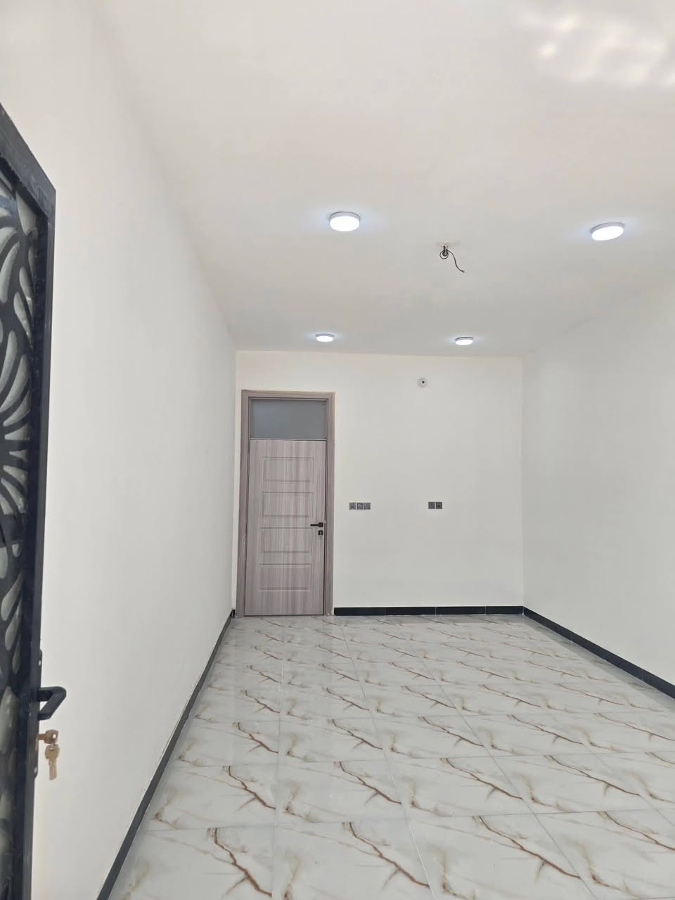 دار سكن طابقين كونكريت للبيـــــــع 
ام الخيل خلف السكه ( طابو زراعي سند 25)
_________________________
المساحه / 133 متر 
الواجهه / 8 متر 
السعر مناسب جدا اتصل وتدلل 
________________________/
3 غرف نوم / صالات عدد 2 / استقبال / مطبخ/ مجموعتين صحيه/ طارمه 
***********
للأستفســار/ مراجعـــــة مكتـــب  العا صمة للعقار والمقاولات العامه الاتصال على الأرقام التاليه ***********

*********** مراجعه الواتساب
