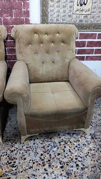 كراسي عدد ٢ مستعمل شي قليل للبيع مكاني بغداد الأمين الثانيه 0772106346...