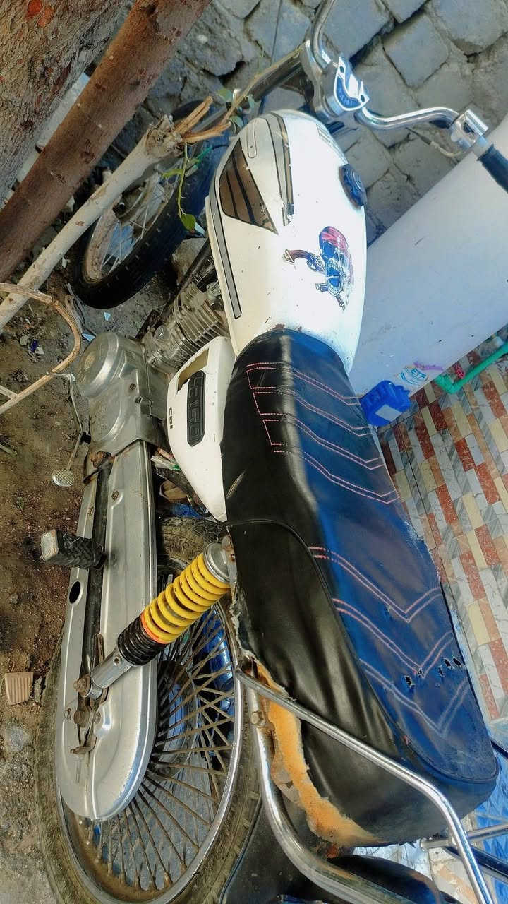 سلام عليكم دراجه نامه لبيع كلك دراجه نضيفه عايزه ترتيب مكينه نضيفه شاصي نضيف مكان الرميثه *********** مامتواجد عل فيس سعرهاا 225  وبيهاا مجال
