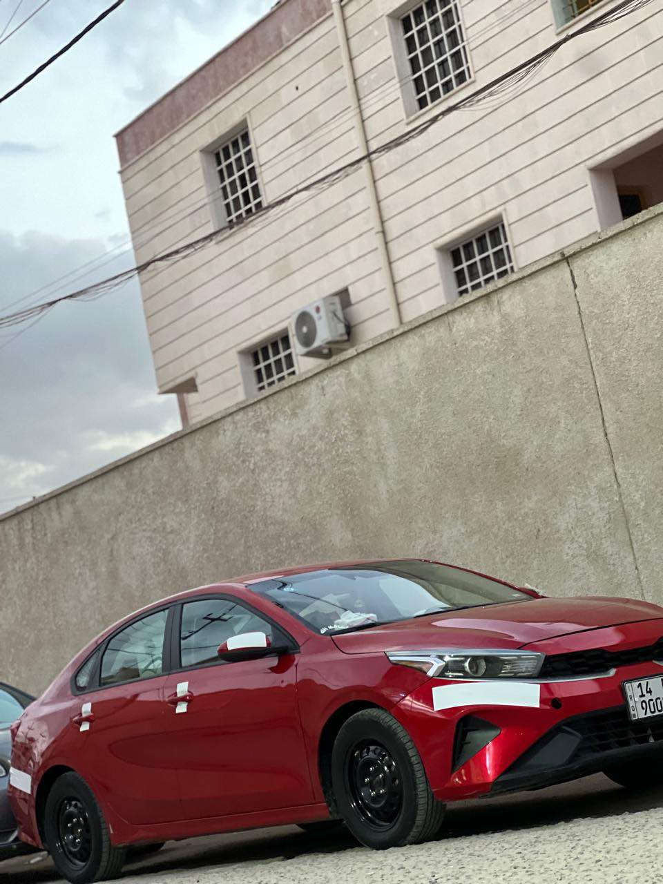 السلام عليكم كيا فورتي للبيع ب 130 او المراوس بسيارة كورولا هايبرد سيارة مديل 23 معوقين رقم مميز حدادية جديدة تخم تاير كير مكينة كفالة منظومة زنون 
المعوق موجود وكالة جاهزة يمة ما تريد المكان البصرة المعقل رقم الهاتف 
*********** البصرة, العراق
