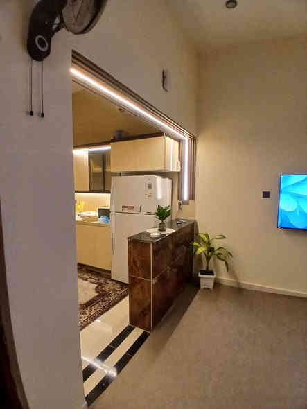 للبيع..
دار سكني طابو تحويل مباشر باسم المشتري
يقع في منطقة حي الموظفين
 قضاء شط العرب مقابل ساحة خدمات. 
بناء حديث سنة  ٢٠٢٤__٢٠٢٥.  منطقة متكاملة الخدمات وفيها مدارس عدد ٤/ ابتدائية ومتوسط واعدادية تتميز بالهدوء والأمان 
تفاصيل  المساحات ....
 مساحة الارض الكلية ١٢٥م
مساحة بناء طابق الارضي ١١٤.م
مساحة بناء طابق الأول ٨٢م + مع فضاء السطح الامامي ٣٦م
فضاء سطح طابق الثاني ٤٢ م 
مساحة بناء بيتون ومخزن خزانات السطح ٦٨م مع الستار
١. ارتفاع ط الارضي ٣.٦٠م
٢. ارتفاع ط الأول ٣.٣٠م
٣. ارتفاع الزيتونه ٢.٦٠م
ارتفاع ستاره ط ١.  ١.٥٠م
ارتفاع ستارة ط ٢.  ١م

تفاصيل البناء بالكامل...
١. نوع البناء طابوق للطابقين. 
٢. نوع التسليح وفق أسس علمية هندسية.
٣. نوع اللبخ مساطر درجة أولى 
٤. ابياض  بورك ط ارضي 
٥.  وسحب معجون ط اول
٦.مرحلة شبكة الماء والمجاري نوع الماني
مع عمل صاروخين ثابته كعمل طوارئ في المستقبل
٧. مرحلة الكهرباء. امريكي وسعودي. عام وفق توزيع علمي مع تاسيس كامرات وستلايت وانترنت دفن.
٨. شبكة تبريد دفن.  مع غاز دفن
٩. مرحلة تطبيق أرضية والجدران للاعمال بورسلاين.  عماني وتركي وهندي.
١٠. أبواب حديد قاصة مع شبابيك المنيوم وحديد. وفصال ابواب خشب.

تفاصيل الخريطة... وبدون اخطاء موزعة
غرف منام عدد ٣.
استقبال
صالة معيشة
مطبخ
صحيات عدد٣
سطحين فضاء بالإمكان استغلالها كبناء في المستقبل
منور.  وطارمة  صغيرة
غرفة صيانه خزانات في السطح

للعلم كافة اعمال الدار 
بااشرافي كتجهيز المواد والكوادر والعمل
بدقة عالية بالعمل ولمسات فنية. لكل المراحل
كل مراحل الدار موثقة بصور تؤيد نوع المواد ودقة العمل. للاستفسار اكثر...
للتواصل. ***********    اتصال او وات ساب

للعلم البيت ساحب علية قرض الإسكان
  بالإمكان مبلغ القرض يتحول باسم المشتري
 وكذلك الطابو  وقيمة القرض الكلية  تستقطع
 من قيمة الشراء.  مع بقاء الحجز لصالح الاسكان .  
 السعر على الخاص رجاءا " لدواعي خصوصية
