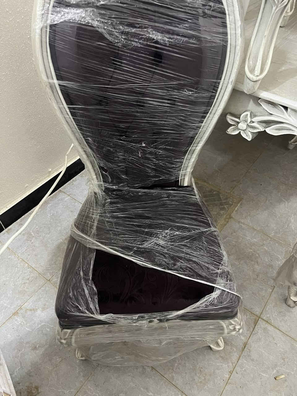 ميز 8 كراسي  تركي جديد  
بغداد البياع 
***********
سعر 450 الف نهائي لل علم  جديد استعمال  2 يوم
