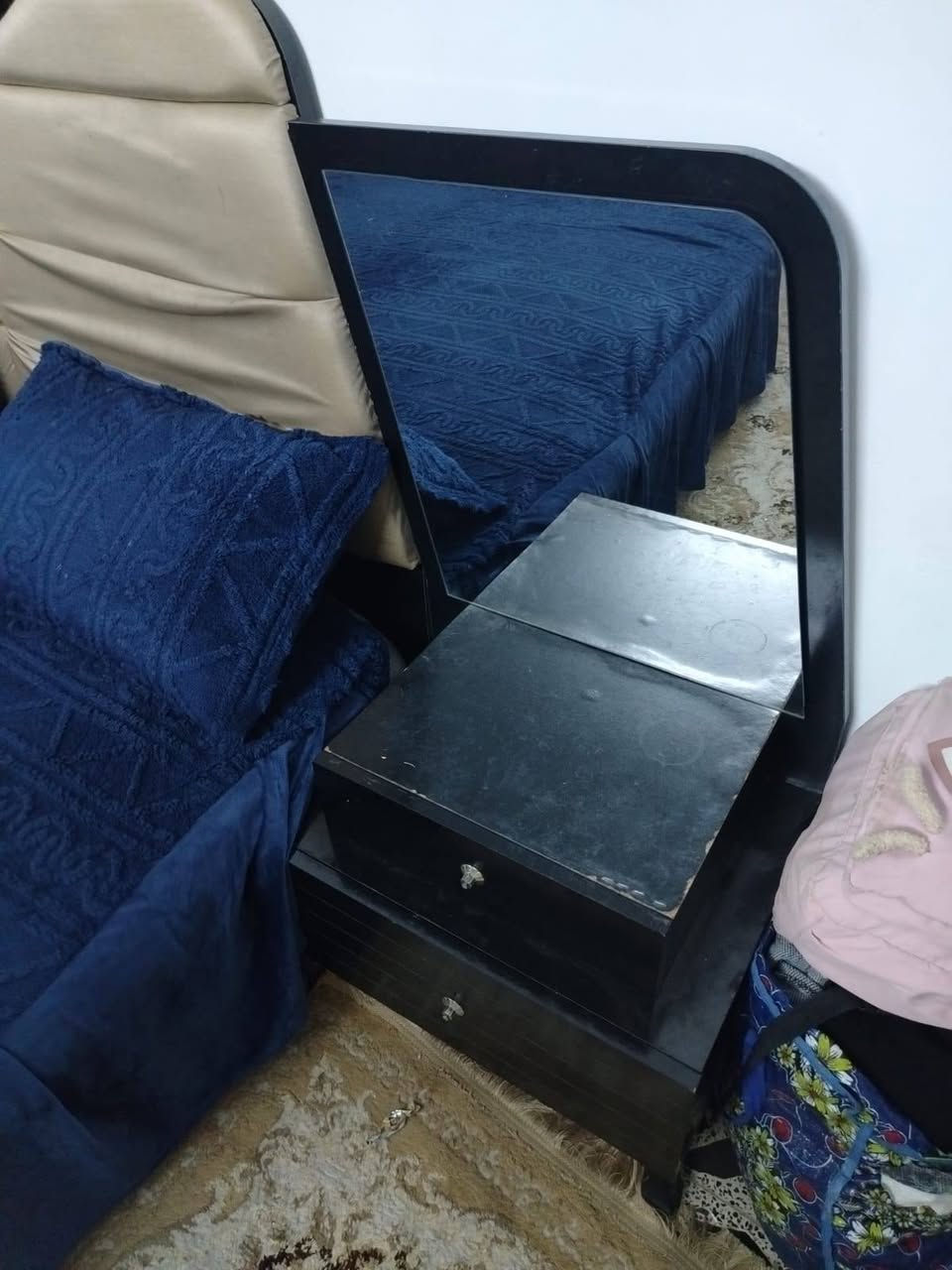 توجد غرفه نوم. السعر. 200.    التواصل وات ساب ***********
