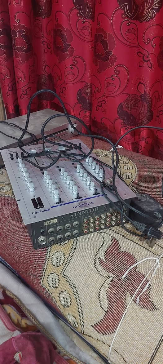 جهاز ستانتون مقسم صوت وليس مكبر اخرس الجهاز يستلم اكثر من خط ويصفي ويوزع للبيع
السعر ٦٠
***********
