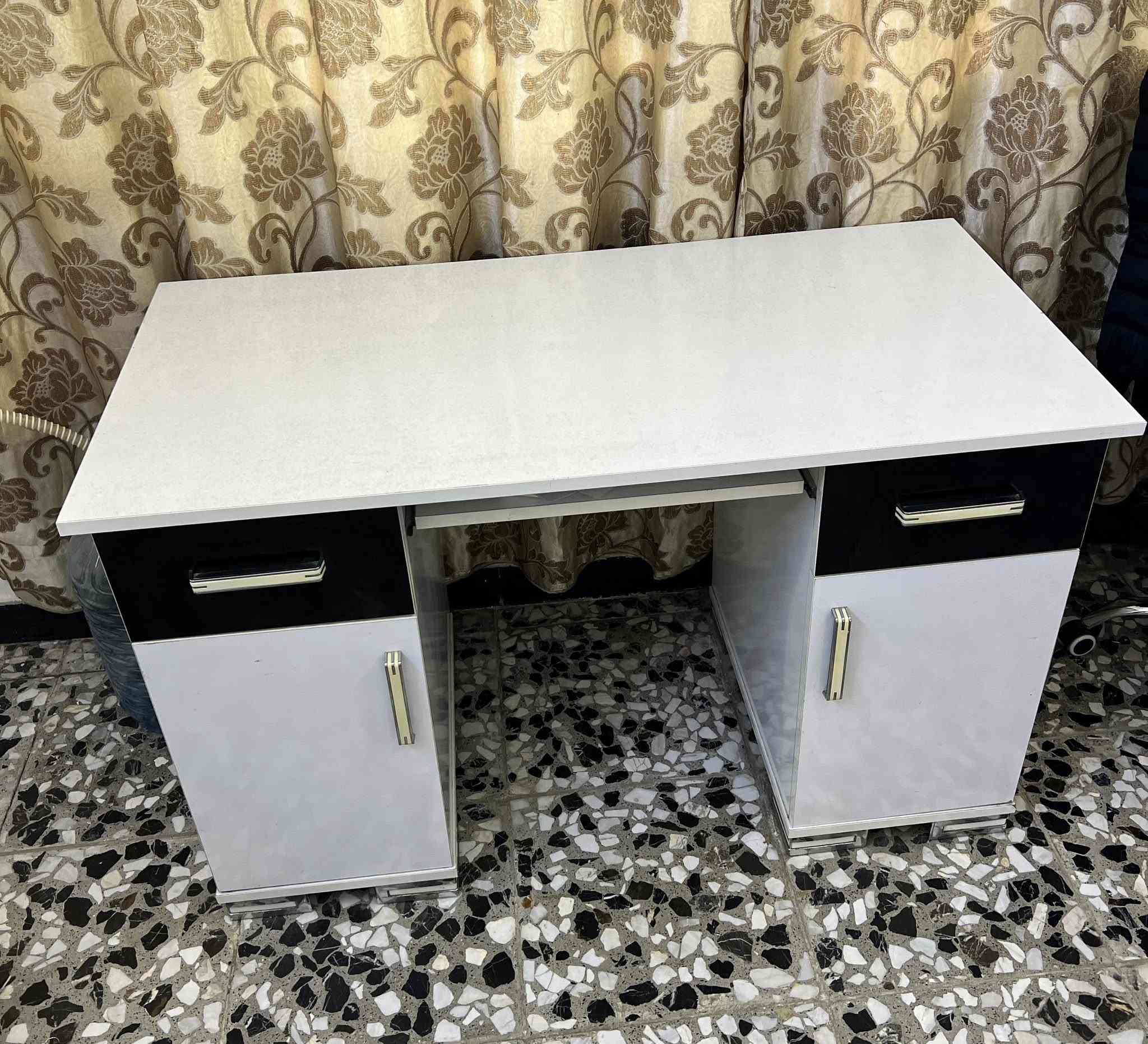 سلام عليكم غرفه نوم تركي 5 قطع شبابيه خشب ثقيل نوعيه ممتازه مومثل هذي بسوك الخفيف للامانه تركيه درجه اولى
سرير عرضه 120 يعني يعتبر سرير ونص + مخزن و كومدي وميز تواليت و ميز دراسه وكنتور 
رايدها 450 الف وبيها مجال 
عالنوان بغداد حي الجهاد متواجد خاص …


**إذا كنت صاحب هذا الإعلان وتريد حذفه لأي سبب، رجاءا أرسل رسالة إلى الدعم الفني**