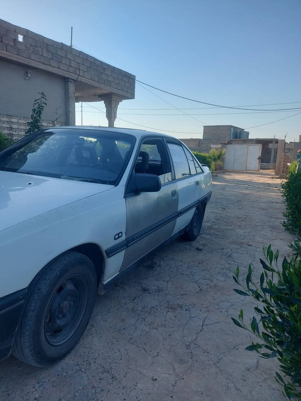 اوميگا للبيع محرك وگير شرط 
السعر 11ورقة وبيها مجال
خابر وتدلل ***********
‏‪0778 399 7421‬‏

