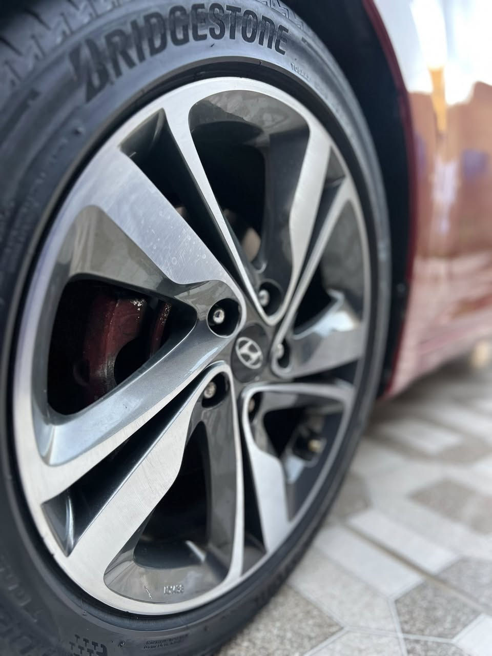 النترا ٢٠١٥ مكينه ٢٠٠٠ دوش ماشيه ٨٠ الف  وارد امريكي  رقم بابل الدولي تحويل مباشر حادث امريكا دعاميه فقط بدون ايرباك بيها صبغ موضح بالسونار (لغد شاصي حوض تكم مكفولات حته من الشخط)   جاهزه ع الاخير حداديه جديده تبريد تدفئه كير مكينه كُلشي بيها جديد وبدون نقص ابد السعر ١٠٤ وبيها مجال جداً بسيط  مكاني بابل ***********

لايت لد 
شاشه 
كامره خلفيه دواره 
تحكم جهتين 
كروز سرعه 
٤ دسك 
ويكلب ١٧ اصلي
٣ مودات قياده 
ايكو 
ءABS
