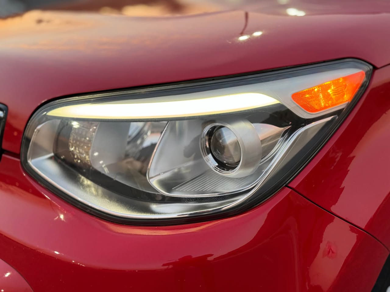 ❤️❤️❤️❤️❤️❤️❤️❤️❤️❤️❤️❤️
كيا سول بلاس GT LiNe موديل 2016 
فول الفول 
سقف بانوراما 
كشنات جلد احمر و اسود بلادي ( تدفئه - تبريد امامي و خلفي - كهرباء )
بكلايت ليد شمعه 
لايت ليد و عدسه زينون اصلي 
سستم صوت انفنتي دمام امامي و خلفي امبلي فاير 
اناره ليد دسكو لايت متغير 10 الوان اصلي بالسماعات 
رادار امامي و خلفي و تحديد مسار الطرق 
توقف ذاتي 
مرأه عاكسه لضوء 
شاشه كبيره نفكيشن مع كامره 
تبريد شاشه منفصل تغير مناخ 
نضام ايكو لتقليل صرف الوقود 
مثبت سرعه كروس + تحكم صوت 
دشبول دجتل ترحيبيه  + شاشه لعرض 
الاعطال 
ثلاث انضمه لقياده سبورت / كومفورت / نورمال 
كشافات امامي هايلوجين 
اشاير بالمري ليد 
نضام تشغيل بصمه الابواب و الصندوك 
محرك 2000 الكبير المرغوب 
دواخل بيانو بلاك لامع 
يدات كروم 
ويل كروم ١٧ انج 

صيانه كامله فلاتر بنزين و منضومه البنزين و دهونات دسكات تايرات حداديه تبريد  و شادلها مروحه اضافيه كلها جديد سياره مصروف عليه و جديده كير محرك كله عله وضع الشركه ما مفتوح بي برغي 

السياره ماشيه ٢٤ الف بعدها و الاسبير منازل بعده و العده و الكتلوكات كلها 

السياره داخله كلين بيها فقط مياه امطار و شغاله من امريكا و كلها بشرط 

و حاليا بيها شبر بالجاملغ الامامي فقط صبغ 

السعر 135 ورقه 

و الاتصال ***********
***********

مكان السياره بغداد بغداد, العراق
