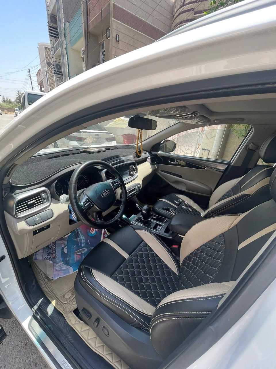 سورنتو 2020 خليجي
ماشية 104
بيهة بنيد مبدل 
وبارد بالباب الخلف الصدر
گير محرك مكفول
السعر 217 وبيهة مجال
***********
مكاني بغداد الشعب
