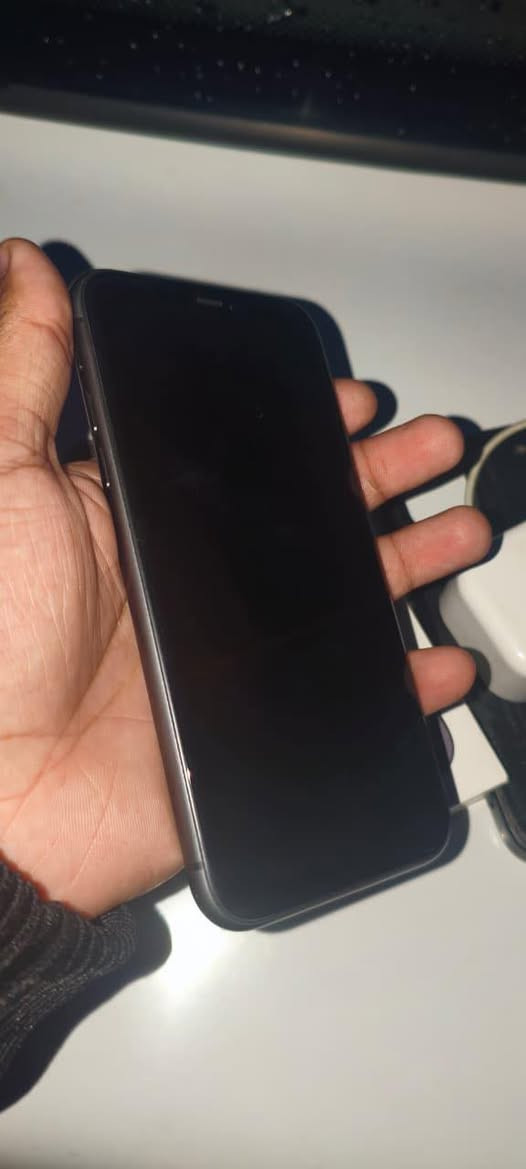 سلام عليكم
للبيع أو المراوس أيفون 11 
ذاكره 128 الجهاز نضيف جداً الشاشه شخط واحد مابيها ملحقاته كامله و اصليه شاحنه الاصليه سريعه كلش محدث على آخر تحديث 26.3.1
بطاريه ٧٨ صرف طبيعي  مايصرف شحن ابد   صرف طبيعي الله شاهد 
ما مفتوح ولا امبدل بي أي شي ولا داخل صيانه ابد. كله شغال فيس إيدي شغال 
كامرات حلوه و واضحات   مامغوشات
الله شاهد جهازي أني اشتريته 2023 جديد من كلمات المصطفى 
مكاني كربلاء حي الوفاء


**إذا كنت صاحب هذا الإعلان وتريد حذفه لأي سبب، رجاءا أرسل رسالة إلى الدعم الفني**