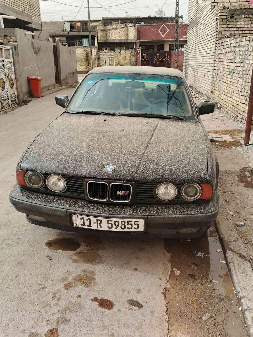 السلام عليكم بي ام دبليو للبيع525! موديل 1991 بسمي مكينه وكير خير من الله مكينه العام شديته مال حاويه سلندر6 مكينه مفتوح 
داخل السياره جديد 
دشبول جديد وشغال 
تايرات جديد 
صدر السياره نضيف
صالنصه رياضي 
السعر 45وبيها مجال 
للاستفسار***********
