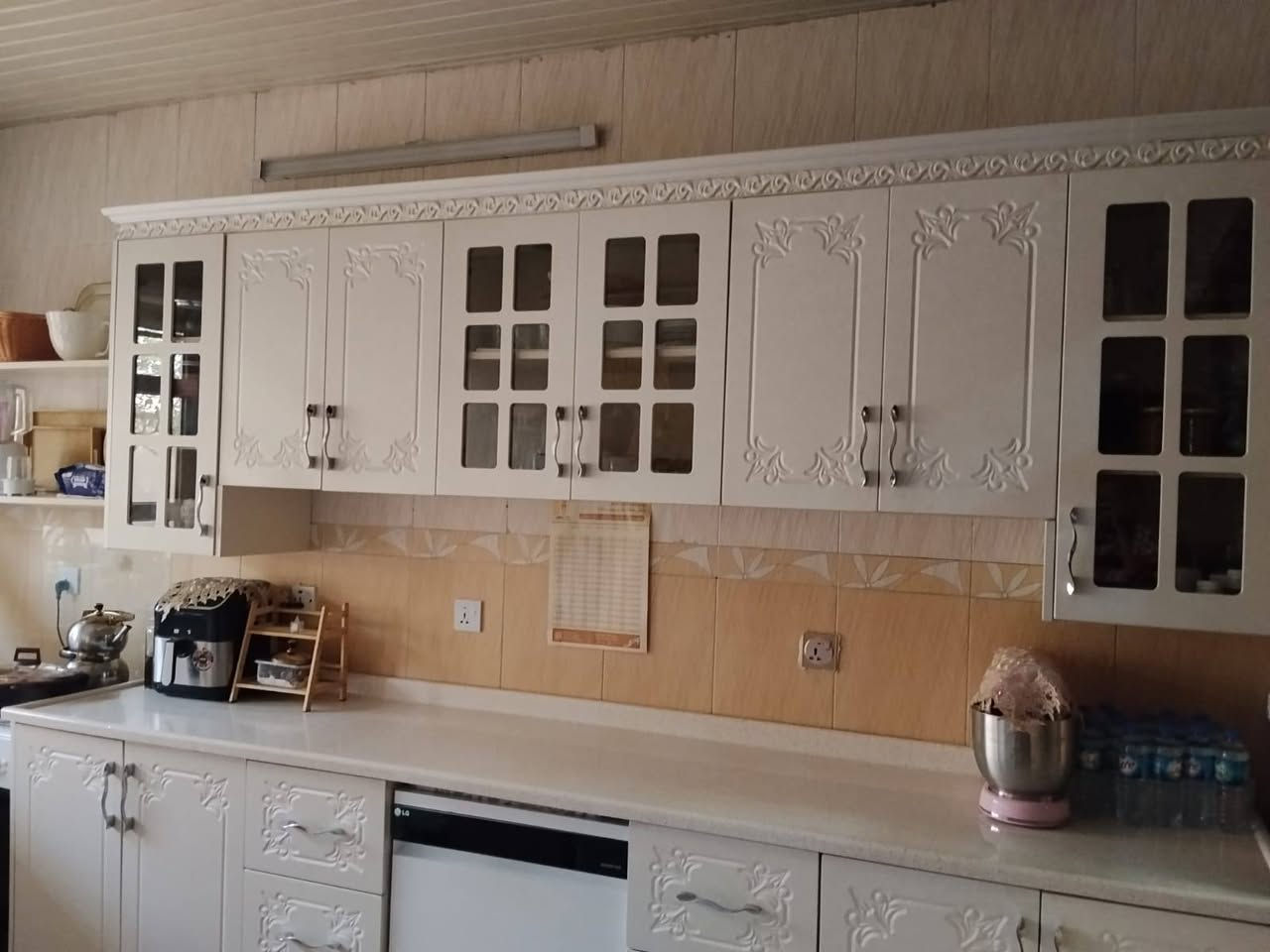 كاونتر للبيع نظيف 90٪
شغل نجار مو جاهز للتواصل مع هذا الرقم ***********
