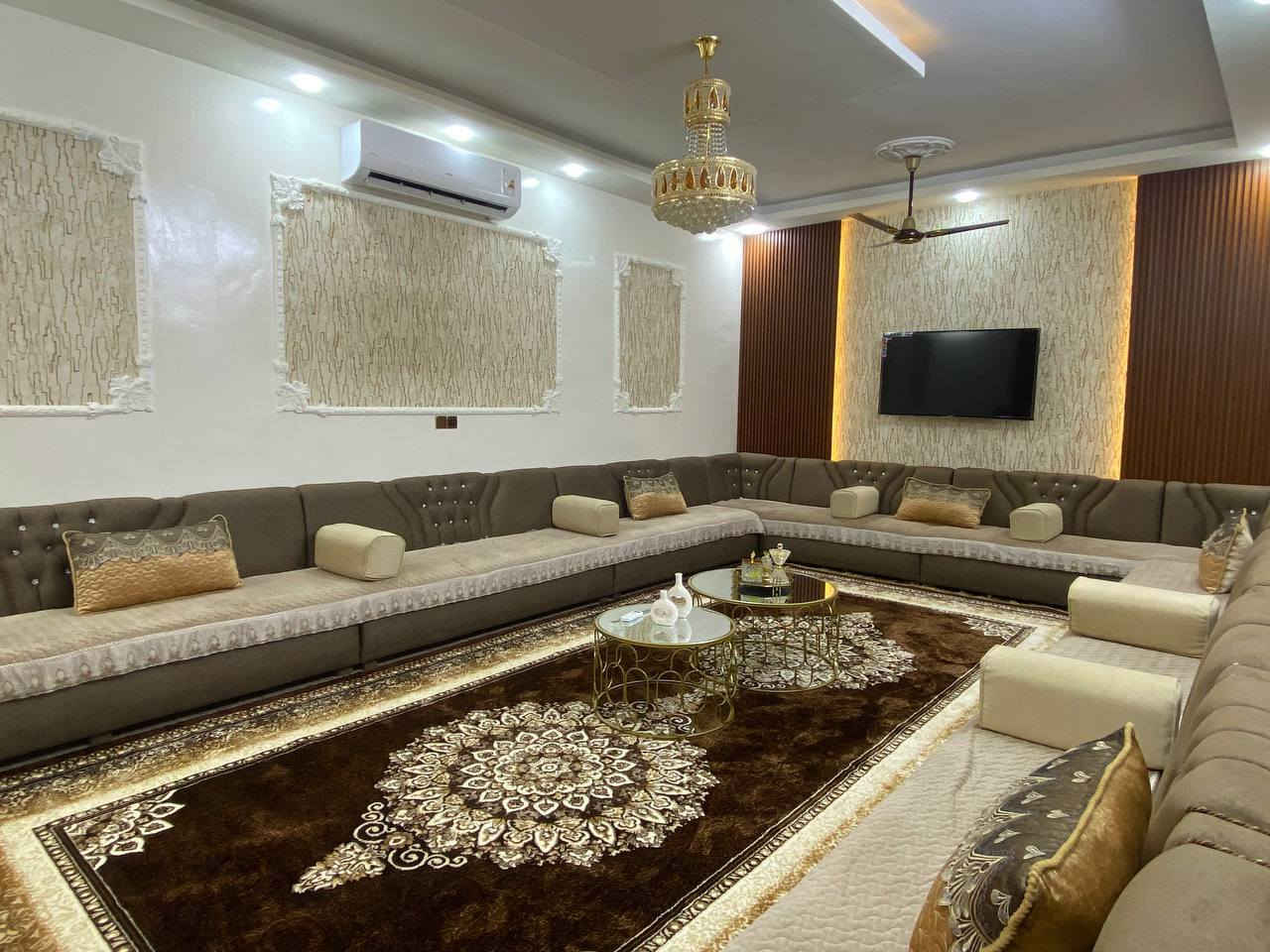 سلام عليكم #بيت_للييع طابقين الفلوجةـ نهر فليح
#مساحه_500 م 
#شارع ـ10 م
مكون من استقبال ـ صاله كبيره ـ اربع غرف نوم ـ صاله صغيره ـ حديقه كبيره ـ مسالك ـ حمامات داخليه وخارجيه

الاستفسار الاتصال 
      ***********
      *********** ✅  واتساب
