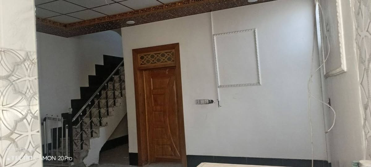 للبيع في النجف –
بيت مقابل  قرية الغدير عمود270🏡
(( طابو زراعي سند 25 الخط الاول) ) 
✨قريب السوق
📏 المساحة: 110 متر
💰 السعر:💲 55 💵مليون مع المجال 
🏗️ البناء: طابوك نهروان 
🏠 الأساس والسقف: كونكريت
🏠ارضيه بورسلين 
🏠سقوف ثانويه
✅ابواب صاج درجه أوله

مواصفات البيت:
✅استقبال🏛️
✅ غرفة نوم العدد 2 🛏️
✅ صالة 🛋️
✅ مطبخ 🍽️
✅ صحيات 🚿
✅مكشوفه 

الخدمات المتوفرة: #سوق_قريب 
🔹 ماء 💧
🔹 كهرباء ⚡ + مولد ذهبي
🔹 شوارع مبلطة 🚗 #شارع_عرض_13_متر
🔹 مدارس حكومي وأهلي  قريبة 🏫 

  لاستفسار 
اتصال ***********
واتساب ***********
