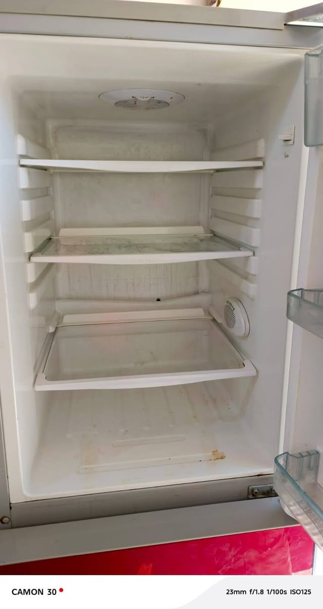 هي ثلاجه هي مجمده حجم كبير ٣ طوابق فول تجميد وعل الفحص سعرها ١٧٥ المكان النجف الرقم ***********
