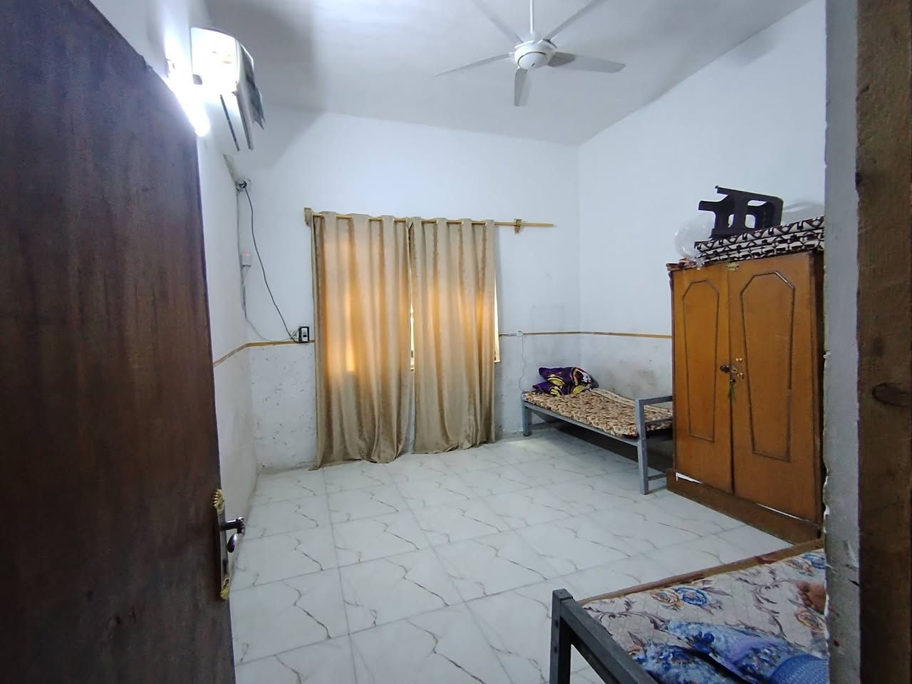 بيت جسر دياله جديد كرغوليه بيت على شارع مساحه 300 متر خطين ماي وكهربه خير من الله وتفاصيل خاص


**إذا كنت صاحب هذا الإعلان وتريد حذفه لأي سبب، رجاءا أرسل رسالة إلى الدعم الفني**