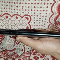 سلام عليج آيفون xr للبيع اخو جديد كلشي نضيف برغي ما مفتوح بي يوصلك جها...