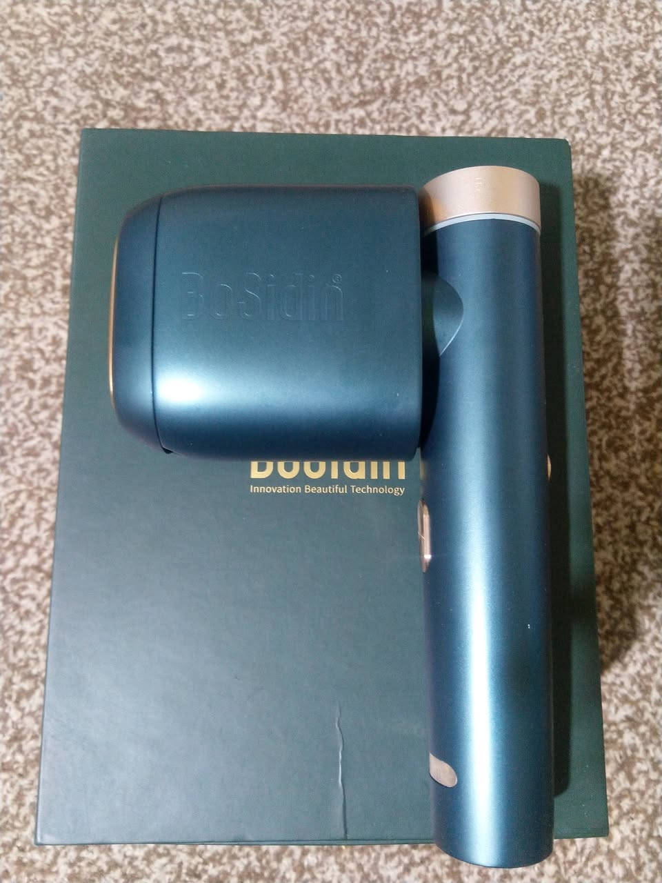 السلام عليكم
جهاز إزالة الشعر البريطاني BoSidin Pro، يعمل بتقنية IPL مع تبريد فوري لتقليل الألم، ويتميز بوضع SHR الاحترافي لتقليل نمو الشعر
استخدام لمدة شهر 
السعر 500 الف


**إذا كنت صاحب هذا الإعلان وتريد حذفه لأي سبب، رجاءا أرسل رسالة إلى الدعم الفني**