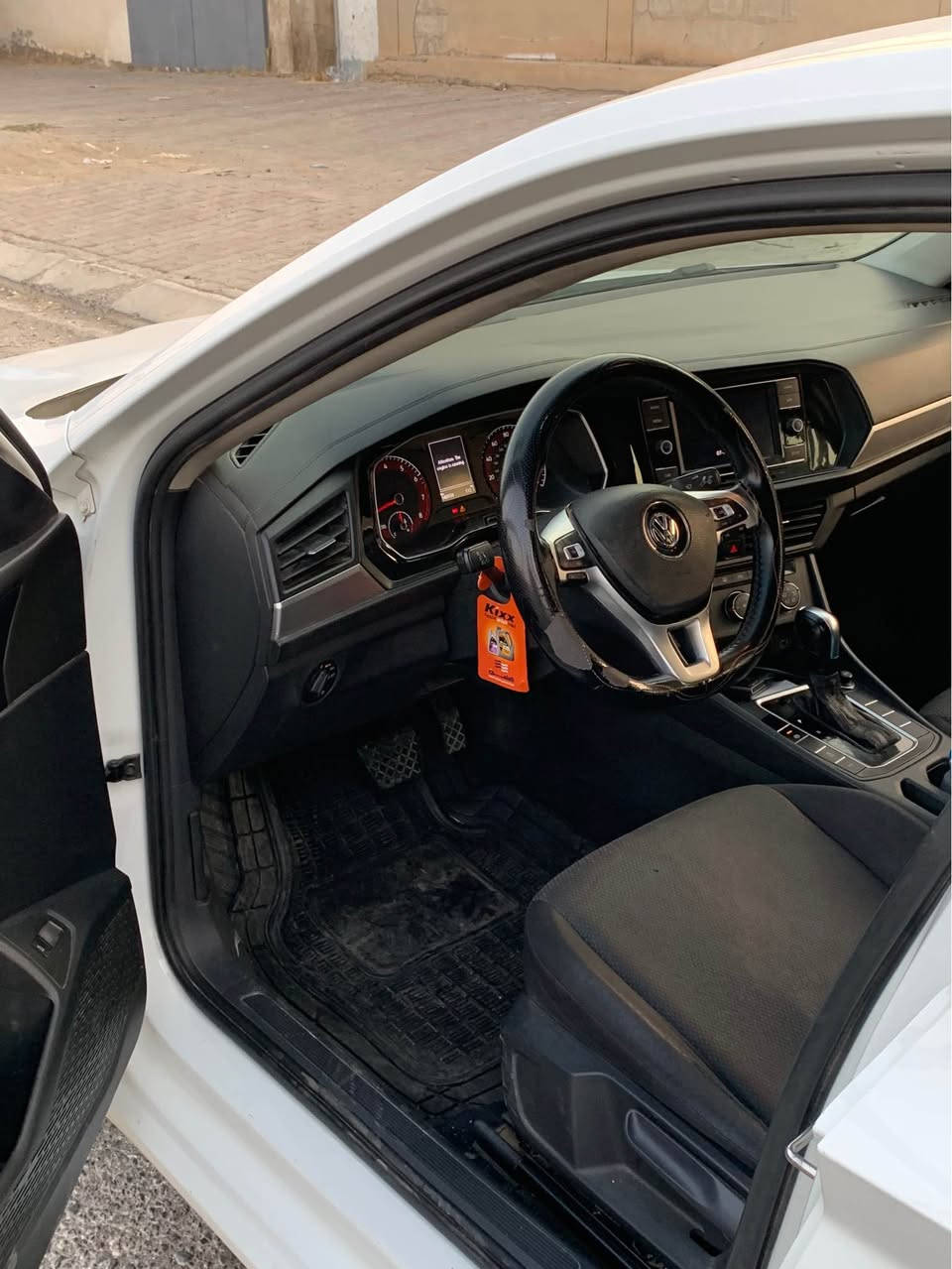 volkswagen Jetta 2019 
سيارةكي جوان و خاوين 
سيارة نضيف هواي 
بس رقمي قديمة سنوي هةتا ٢٠٢٧  
بس رقم قديم سنوية حتا ٢٠٢٧ و فحص هزة جديد 
سيارةكة بس بوليدي بوياغة لةگةل ٣ جيگاي ساردة 
سيارة بس بوليد صبخ ويا ٣ مكانات بارد بدون دواخل ارباگ بس سوكان 
تاية و پاتري هةموو شتي نوية بةستراية 
گورينةوة دةكةم لةگةل سيارةك بة دلم بي 
اراوس ويا سيارة إذا يعجبني 
3VWCB7BU9KM144151 
*********** what’sup أربيل, العراق
