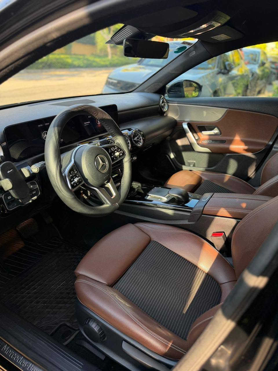 🚗 Mercedes A180 2021 🚗

✅ أعلى فئة
✅ موديل 2021
✅ الحالة العامة Excellent
✅ فبريكا بالكامل
✅ بدون أي بوية نهائيًا
✅ جاهزة للمعاينة والفحص

📍 المرور: النزهة
📄 الرخصة سارية حتى 03/03/2027

📍 المعاينة: التجمع الخامس

🛣️ عداد 138,000 كم

سيارة بحالة ممتازة جدًا، محافظة على حالتها الأصلية بالكامل، بدون أي أعمال دهانات، وجاهزة للمعاينة والاستلام.

📞 للاستفسار أو حجز معاينة:
 01140657633


**إذا كنت صاحب هذا الإعلان وتريد حذفه لأي سبب، رجاءا أرسل رسالة إلى الدعم الفني**