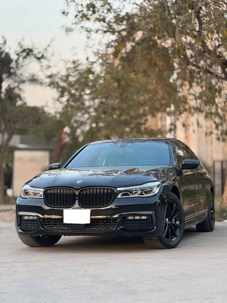السلام عليكم /  للبيع
BMW 750i xDrive M Kit – موديل 2016

للاستفسار :  ***********

🚗 المواصفات:
🔹 العداد: 73,000 كم
🔹 المحرك: 4.4L V8 تون توربو – xDrive دفع رباعي
🔹 نظام تعليق هوائي متكيف
🔹 كت M كامل بإطلالة رياضية مميزة
🔹 طبقة حماية PPF للحفاظ على الطلاء

✅ إضاءة Adaptive LED
✅ 4 كاميرات – نظام 360 درجة
✅ حساسات أمامية وخلفية
✅ أبواب بصمة وشفط – زجاج طبقتين للعزل
✅ صندوق خلفي كهربائي مع شفط

✅ مقاعد جلد مارينو فاخر مع تدفئة وتبريد ومساج
✅ ذاكرة مقاعد (Memory Seat)
✅ إضاءة داخلية LED متعددة الألوان
✅ تخشيب فاخر
✅ داتا شو (Head-Up Display - HUD)

⚠ ملاحظة: البونيد مبدل بدون صبغ، الإيرباك ستيرن راجع سستم. 

#BMW_750i #M_Package #Luxury_Cars #BMW
