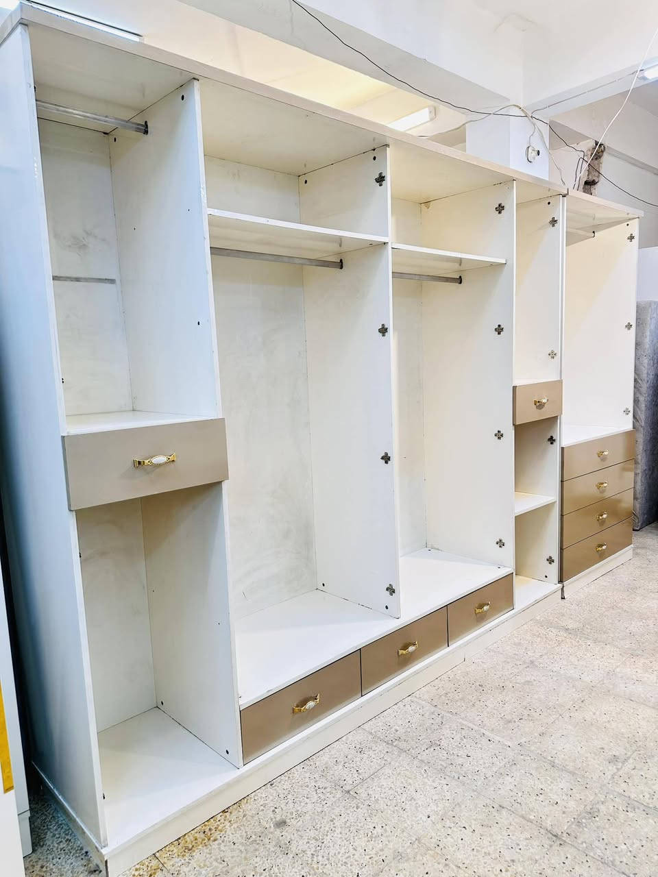 غرفة نوم تركي 🇹🇷 
نضافه 80% 💯 مع كنتور ملحق طفل اضافي 2 باب  
لون مميز ضهر بلوك 
برغي وجوي حديد 
7قطع بسعر 900 وبيه مجال 
مع شد ونقل داخل بغداد مجاني


**إذا كنت صاحب هذا الإعلان وتريد حذفه لأي سبب، رجاءا أرسل رسالة إلى الدعم الفني**