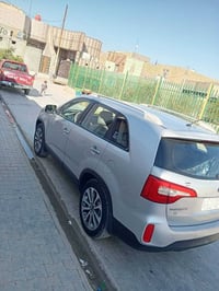 سورنتو للبيع مديل 2015خليجي كفالة للاستفسار 07800623722