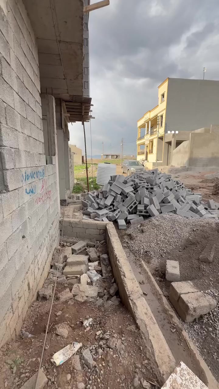 دوميز قريب من الكمب هيكل مساحة 154 متر مربع ركن اتجاه جنوب شرق ممتاز  ثلاث طوابق.
السعر 670 ورقة ومجال .

للاستفسار راجع عقارات ( آدور 1_ 2 ) دوميز و وارستي او اتصل على الأرقام التالية:

*********** فراس 

*********** باور 

*********** خضر
