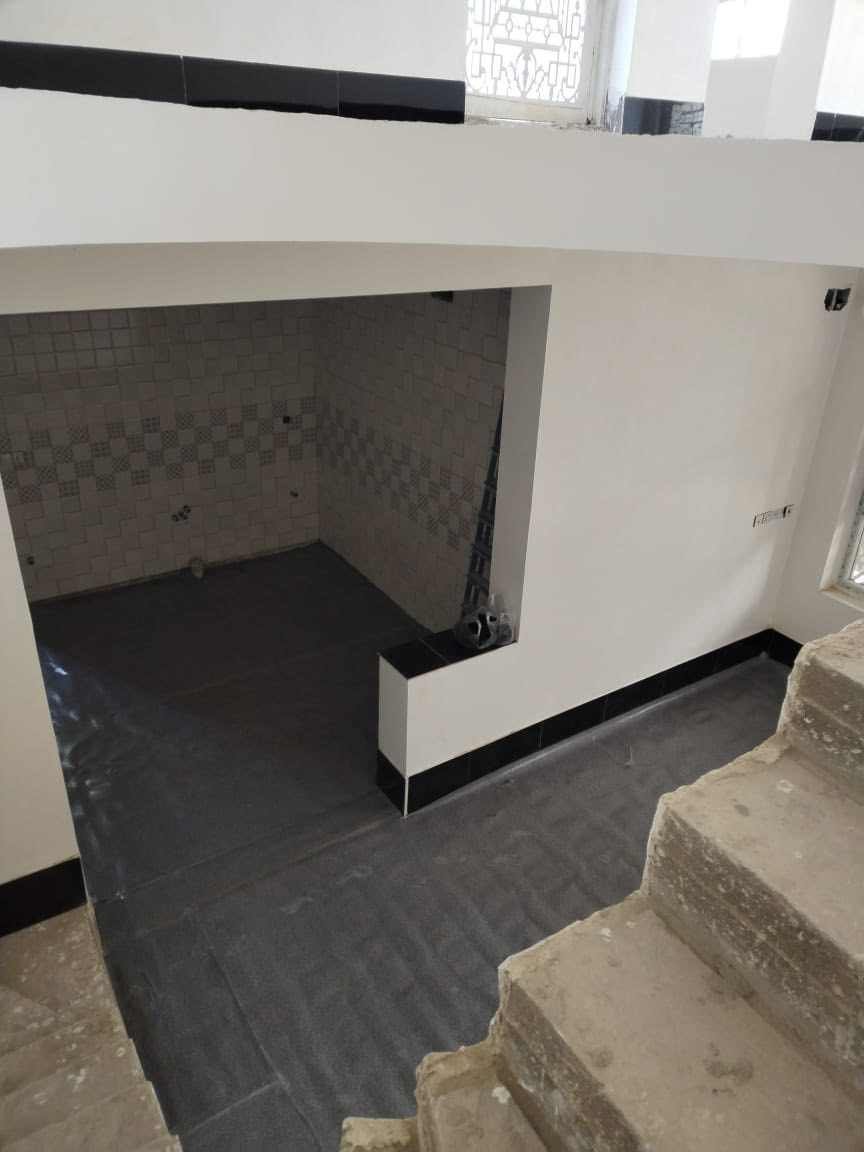 يوجد بيت للايجار  شارع عشرين شارع طاهر  مساحة البيت 100متر طابقين جديد ***********
