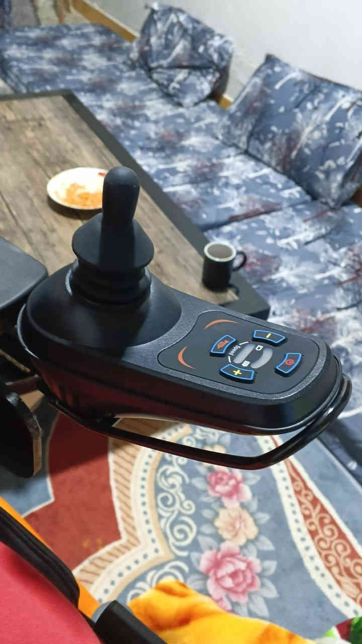 السلام عليكم
عربانة شحن للبيع 
خمس بطاريات جديدة ما مستخدمة السعر 700 أو بيهة مجال العنوان الرمادي الشقق البيض للاستفسار على هذا الرقم ***********
