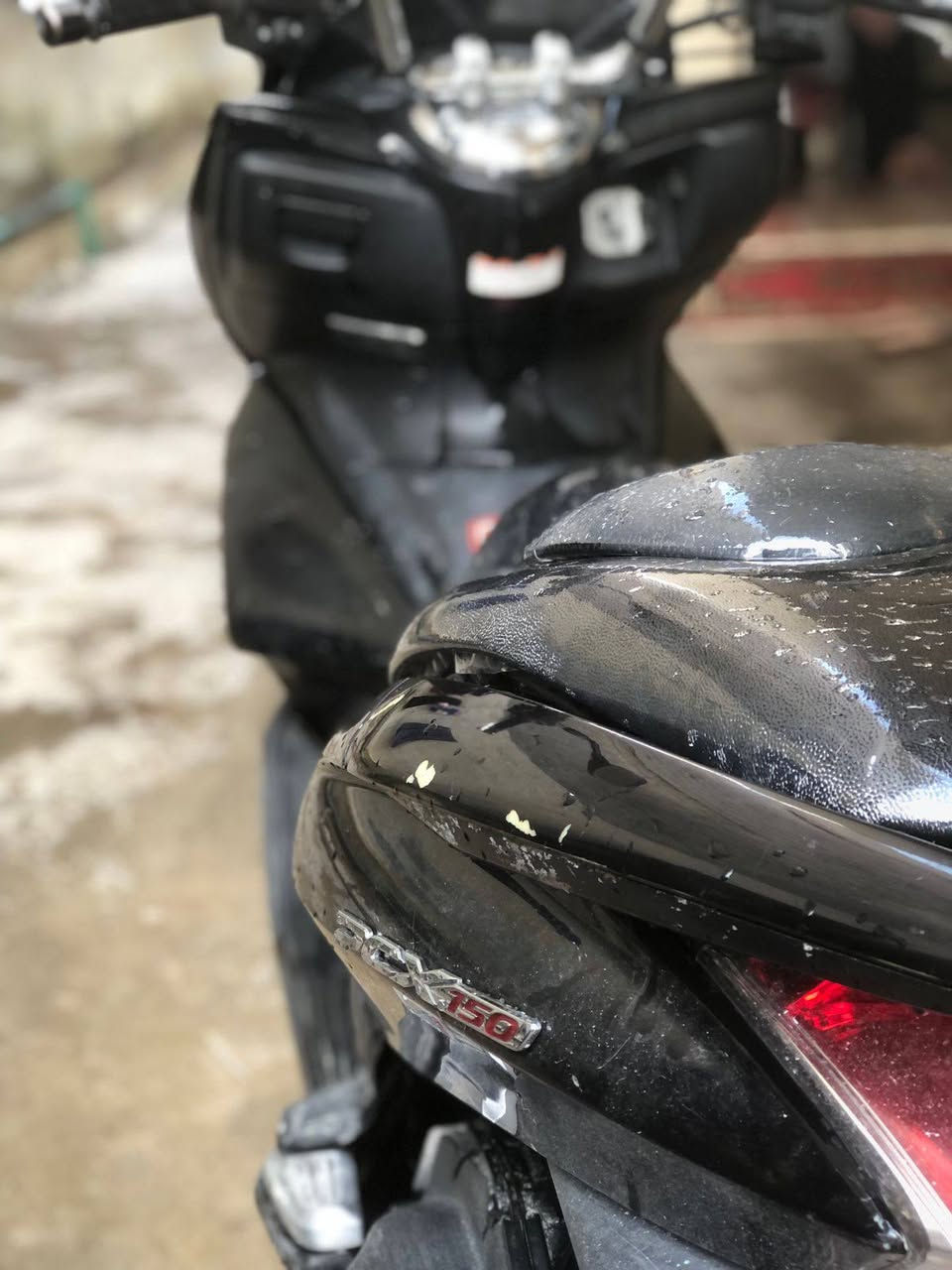 السلام عليكم دراجه للبيع جي الاول نظيف لوك السعر 11 ورقه محرك 150 ***********
