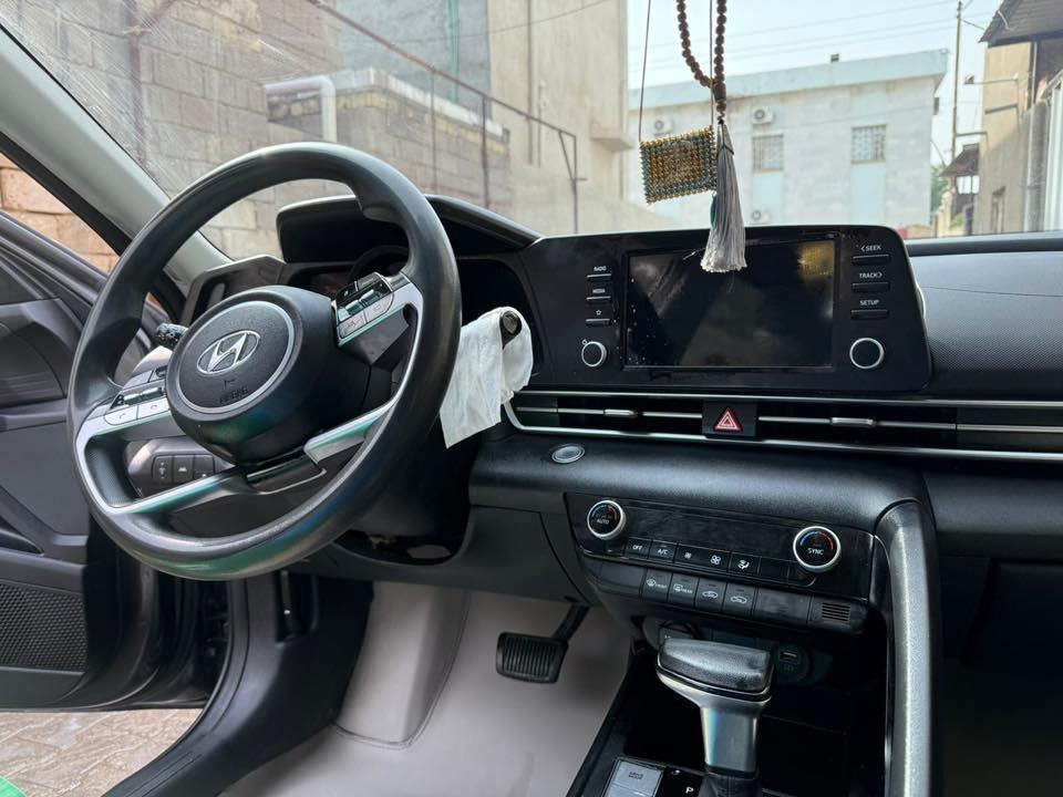 سياره الانترا موديل 23 رقمها بصرة معوقين ولد شاب (عوقه برجله) السيارة فول مواصفات عدا الفتحة(التنته) شاشه رادار تبريد ثلج بصمه تشغيل بصمه صندوك تخم تاير جديد سياره كفاله عامه فقط طخه خفيفه بالجاملغ الامامي محركها 2000دوش سياره ماشيه ٦٠ تقريرها تعمل وتسير من امريكا سعرها  ١٥٥ وبيها مجال بسيط كلش 
العنوان البصرة المعقل السكك
***********
