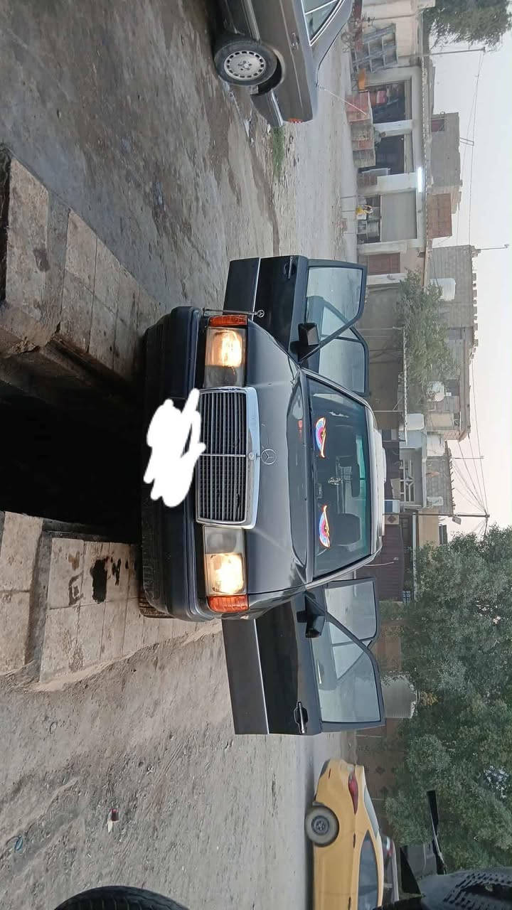 السلام عليكم مارسدس دب حجم 300 محور  كير ومكينه ففتي بطه 3000 السياره حيل نضيفه ونصبته حلوه والرقم انكليزي الدولي رقم بغداد  السنويه نهايتهه ب سنه 2031 القواعد سليمات   دوشمه الداخل جديده السعر 55 وبيه مجال للطيبين والعنوان ديالى بعقوبه رقم الهاتف ***********
