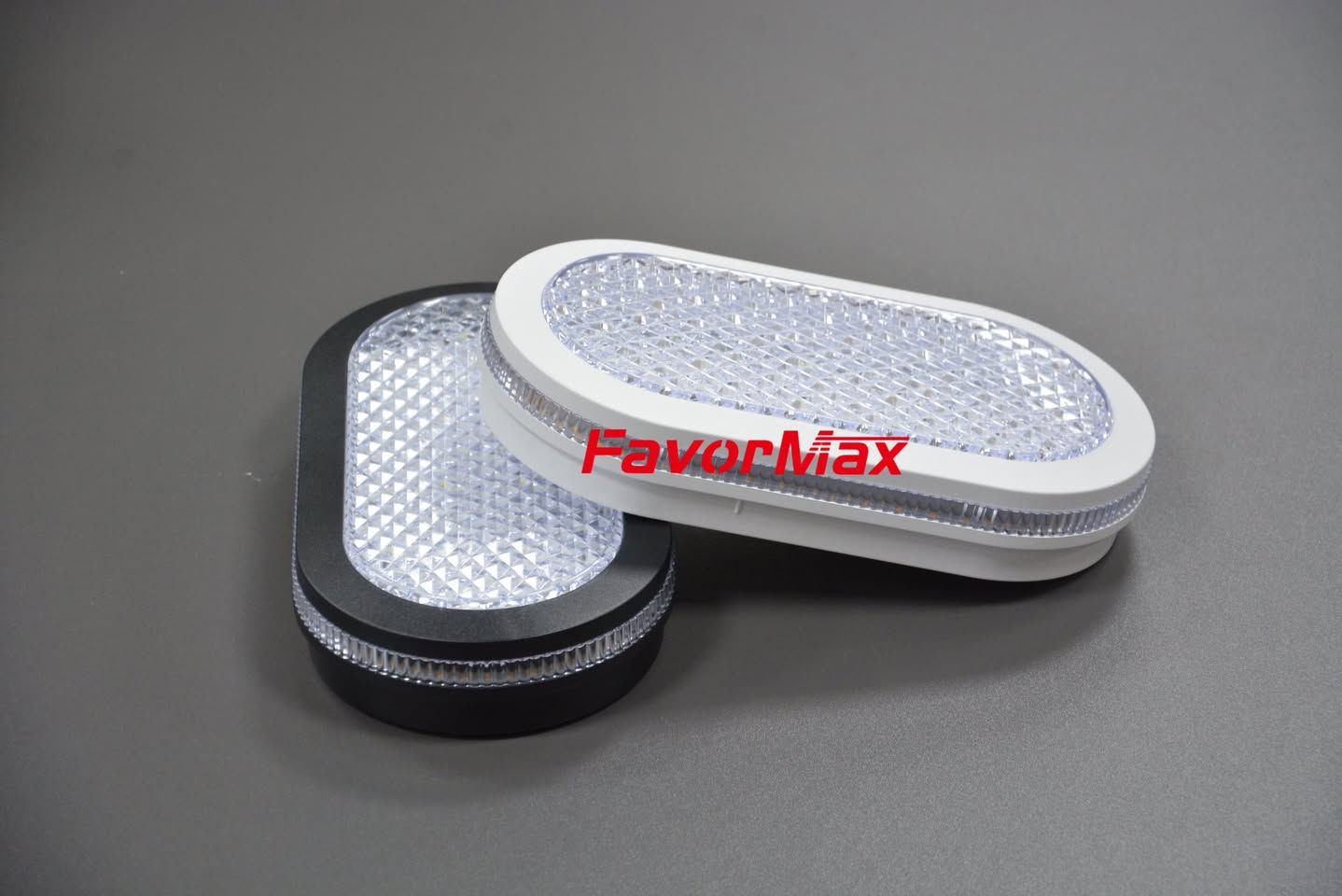 Crystal cover moisture proof lighting IP65 
24w+24w


**إذا كنت صاحب هذا الإعلان وتريد حذفه لأي سبب، رجاءا أرسل رسالة إلى الدعم الفني**